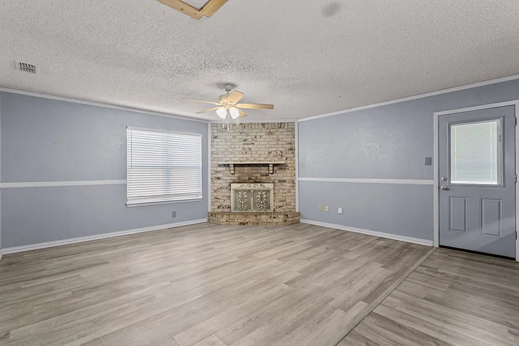 Single Family Residence For Sale in Tarrant County , 223 Countryside Drive, Arlington, Texas 76014, 3 Bedroom, 2 Bathroom, 2 Garage spaces, 1,218 Sqft, built in 1976, mls#21349620, Real Estate Agent in Arlington, Homes For Sale in Tarrant county, Homes For Sale in Arlington, Realtor in Arlington Texas, Real Estate Brokerage Independent Realty Texas, Luminita Cordes Realtor