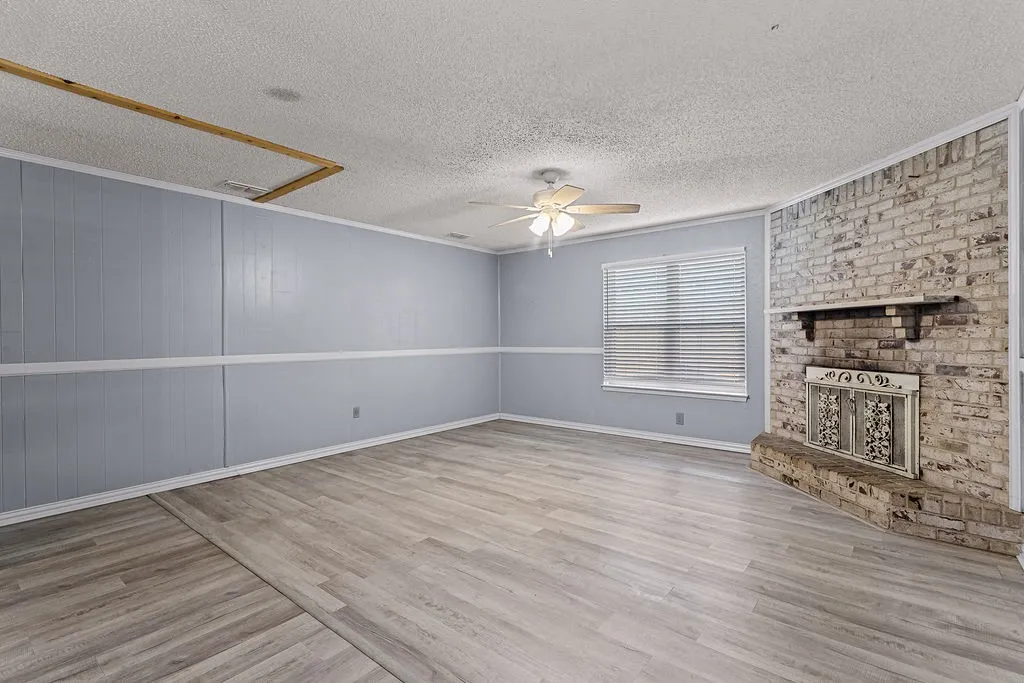 Single Family Residence For Sale in Tarrant County , 223 Countryside Drive, Arlington, Texas 76014, 3 Bedroom, 2 Bathroom, 2 Garage spaces, 1,218 Sqft, built in 1976, mls#21349620, Real Estate Agent in Arlington, Homes For Sale in Tarrant county, Homes For Sale in Arlington, Realtor in Arlington Texas, Real Estate Brokerage Independent Realty Texas, Luminita Cordes Realtor