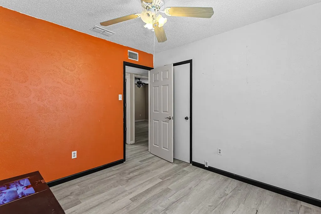 Single Family Residence For Sale in Tarrant County , 223 Countryside Drive, Arlington, Texas 76014, 3 Bedroom, 2 Bathroom, 2 Garage spaces, 1,218 Sqft, built in 1976, mls#21349620, Real Estate Agent in Arlington, Homes For Sale in Tarrant county, Homes For Sale in Arlington, Realtor in Arlington Texas, Real Estate Brokerage Independent Realty Texas, Luminita Cordes Realtor