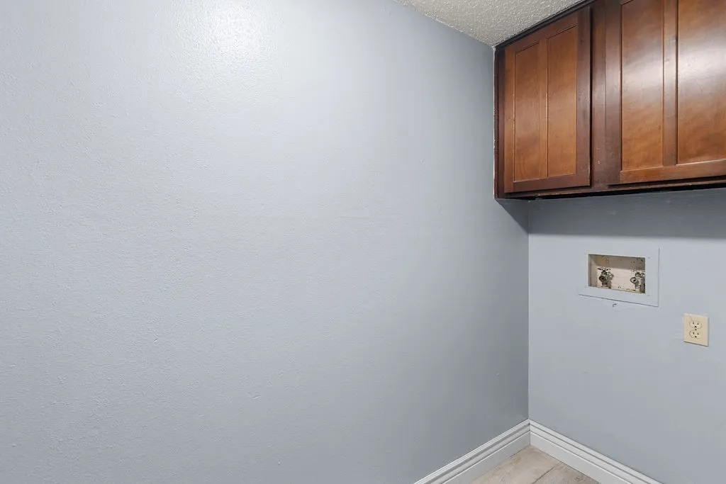 Single Family Residence For Sale in Tarrant County , 223 Countryside Drive, Arlington, Texas 76014, 3 Bedroom, 2 Bathroom, 2 Garage spaces, 1,218 Sqft, built in 1976, mls#21349620, Real Estate Agent in Arlington, Homes For Sale in Tarrant county, Homes For Sale in Arlington, Realtor in Arlington Texas, Real Estate Brokerage Independent Realty Texas, Luminita Cordes Realtor