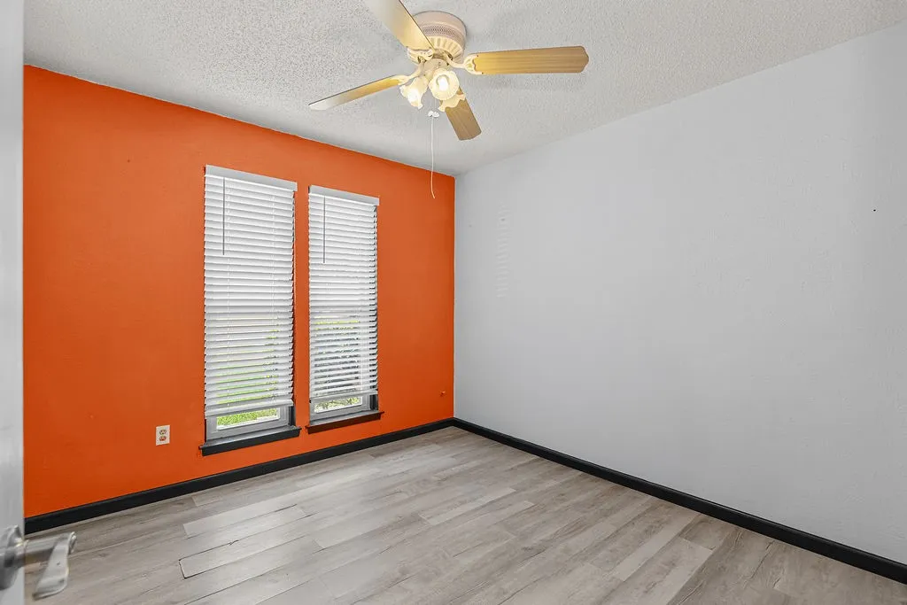 Single Family Residence For Sale in Tarrant County , 223 Countryside Drive, Arlington, Texas 76014, 3 Bedroom, 2 Bathroom, 2 Garage spaces, 1,218 Sqft, built in 1976, mls#21349620, Real Estate Agent in Arlington, Homes For Sale in Tarrant county, Homes For Sale in Arlington, Realtor in Arlington Texas, Real Estate Brokerage Independent Realty Texas, Luminita Cordes Realtor