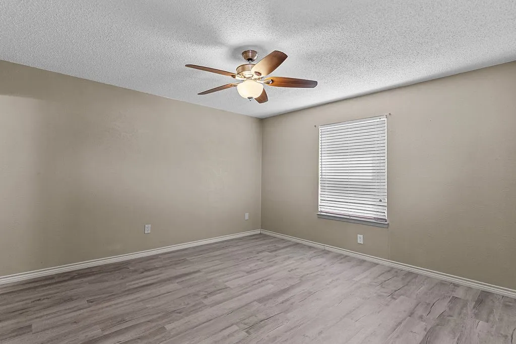 Single Family Residence For Sale in Tarrant County , 223 Countryside Drive, Arlington, Texas 76014, 3 Bedroom, 2 Bathroom, 2 Garage spaces, 1,218 Sqft, built in 1976, mls#21349620, Real Estate Agent in Arlington, Homes For Sale in Tarrant county, Homes For Sale in Arlington, Realtor in Arlington Texas, Real Estate Brokerage Independent Realty Texas, Luminita Cordes Realtor