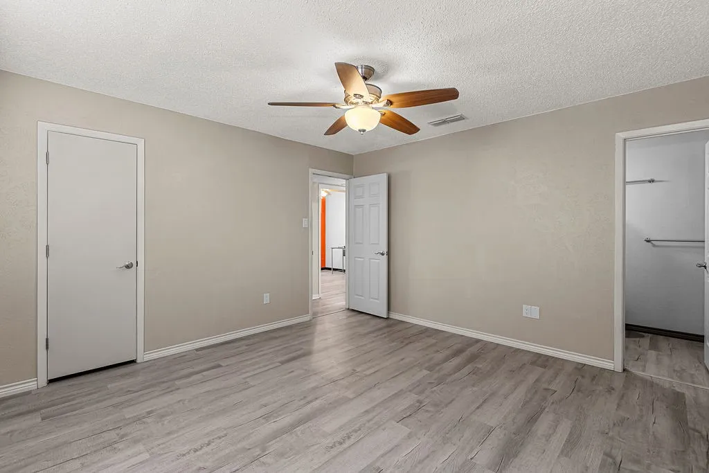 Single Family Residence For Sale in Tarrant County , 223 Countryside Drive, Arlington, Texas 76014, 3 Bedroom, 2 Bathroom, 2 Garage spaces, 1,218 Sqft, built in 1976, mls#21349620, Real Estate Agent in Arlington, Homes For Sale in Tarrant county, Homes For Sale in Arlington, Realtor in Arlington Texas, Real Estate Brokerage Independent Realty Texas, Luminita Cordes Realtor