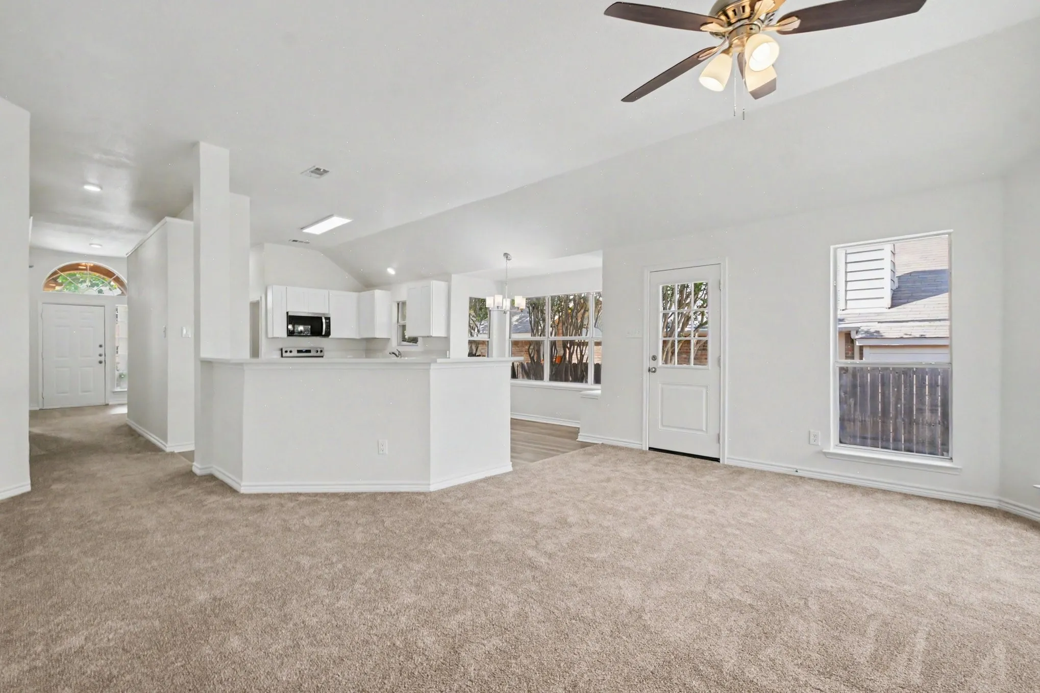 Single Family Residence For Sale in Denton County , 2033 Piedmont Drive, Lewisville, Texas 75067, 3 Bedroom, 2 Bathroom, 2 Garage spaces, 1,869 Sqft, built in 1999, mls#21347166, Real Estate Agent in Lewisville, Homes For Sale in Denton county, Homes For Sale in Lewisville, Realtor in Lewisville Texas, Real Estate Brokerage Independent Realty Texas, Luminita Cordes Realtor