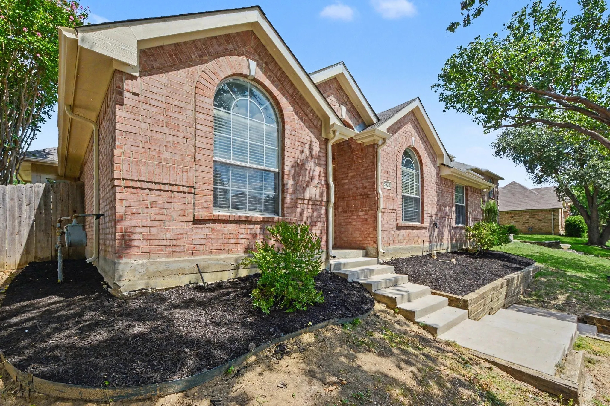 Single Family Residence For Sale in Denton County , 2033 Piedmont Drive, Lewisville, Texas 75067, 3 Bedroom, 2 Bathroom, 2 Garage spaces, 1,869 Sqft, built in 1999, mls#21347166, Real Estate Agent in Lewisville, Homes For Sale in Denton county, Homes For Sale in Lewisville, Realtor in Lewisville Texas, Real Estate Brokerage Independent Realty Texas, Luminita Cordes Realtor