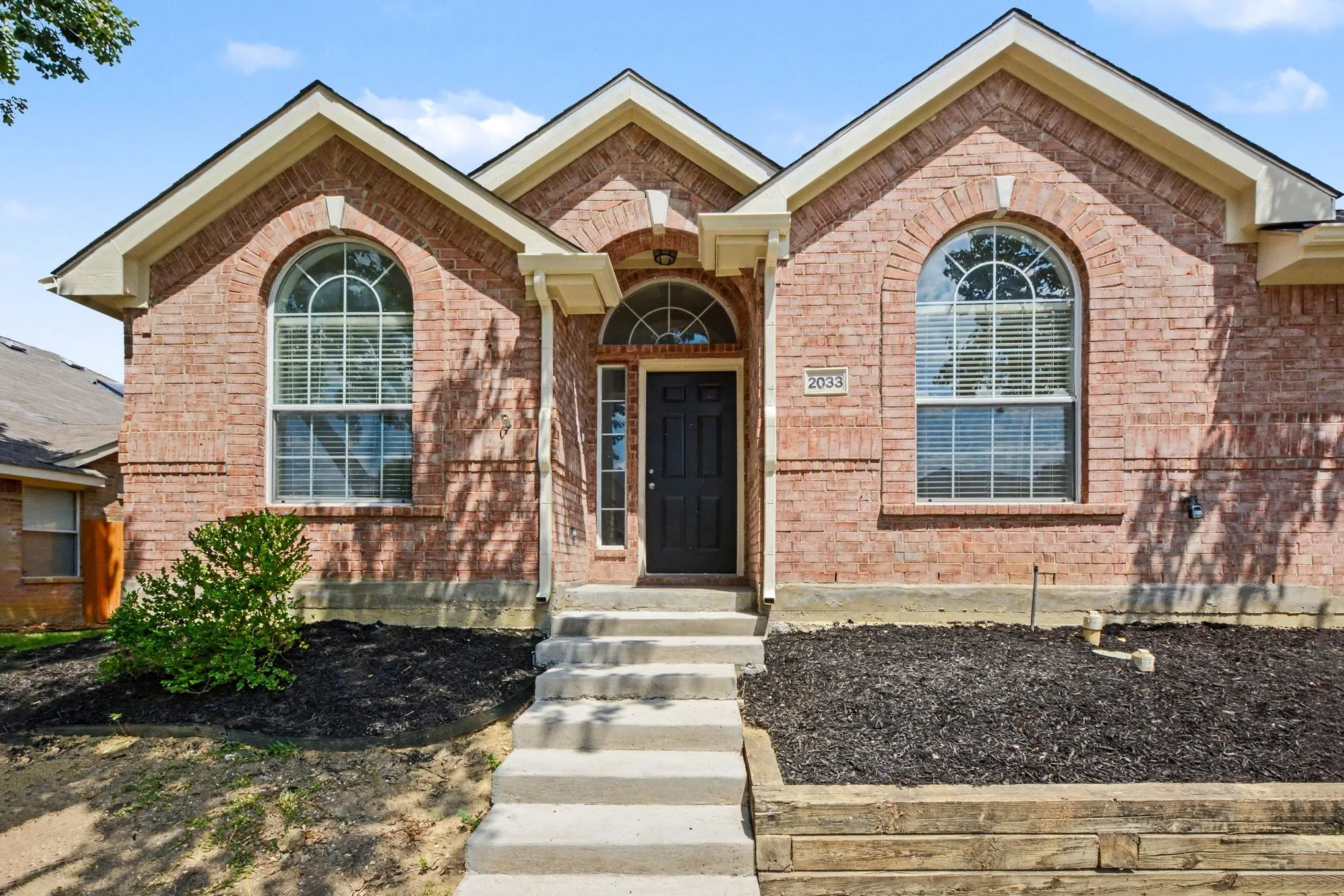 Single Family Residence For Sale in Denton County , 2033 Piedmont Drive, Lewisville, Texas 75067, 3 Bedroom, 2 Bathroom, 2 Garage spaces, 1,869 Sqft, built in 1999, mls#21347166, Real Estate Agent in Lewisville, Homes For Sale in Denton county, Homes For Sale in Lewisville, Realtor in Lewisville Texas, Real Estate Brokerage Independent Realty Texas, Luminita Cordes Realtor