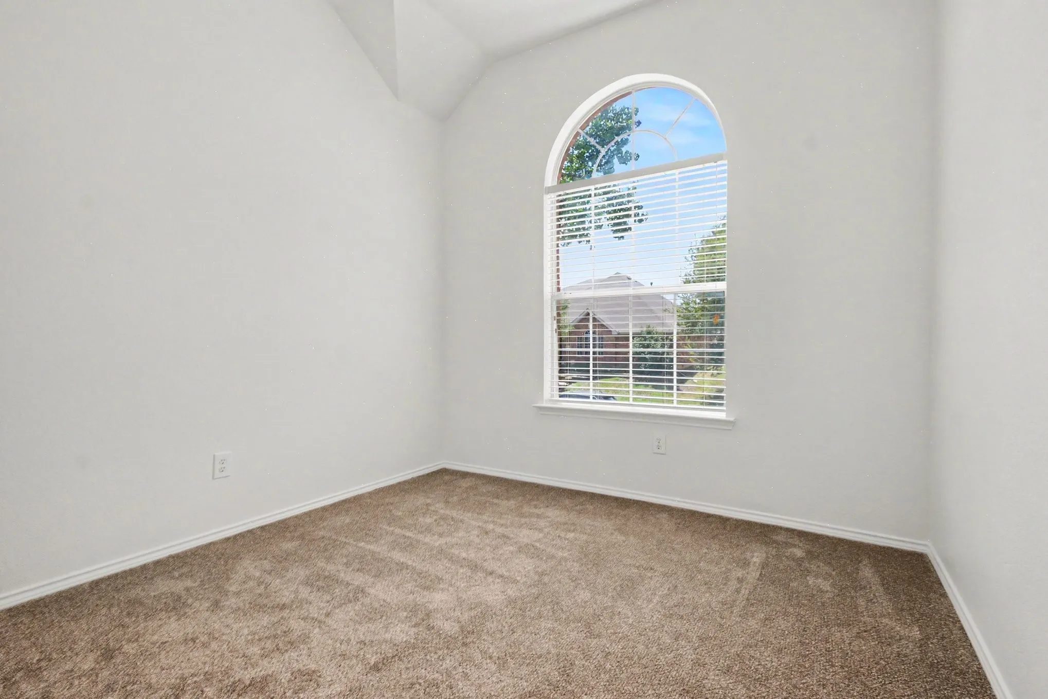 Single Family Residence For Sale in Denton County , 2033 Piedmont Drive, Lewisville, Texas 75067, 3 Bedroom, 2 Bathroom, 2 Garage spaces, 1,869 Sqft, built in 1999, mls#21347166, Real Estate Agent in Lewisville, Homes For Sale in Denton county, Homes For Sale in Lewisville, Realtor in Lewisville Texas, Real Estate Brokerage Independent Realty Texas, Luminita Cordes Realtor
