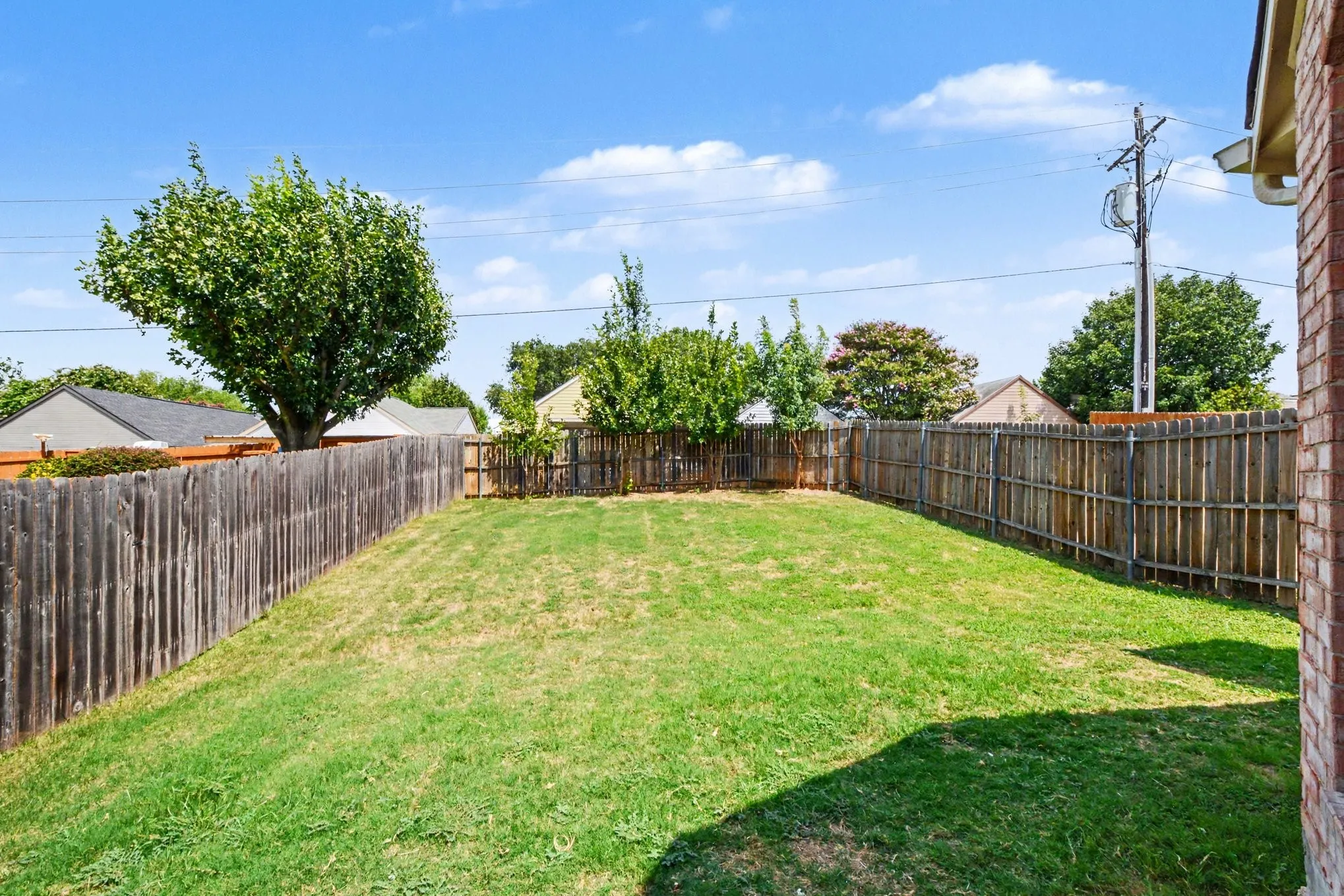 Single Family Residence For Sale in Denton County , 2033 Piedmont Drive, Lewisville, Texas 75067, 3 Bedroom, 2 Bathroom, 2 Garage spaces, 1,869 Sqft, built in 1999, mls#21347166, Real Estate Agent in Lewisville, Homes For Sale in Denton county, Homes For Sale in Lewisville, Realtor in Lewisville Texas, Real Estate Brokerage Independent Realty Texas, Luminita Cordes Realtor