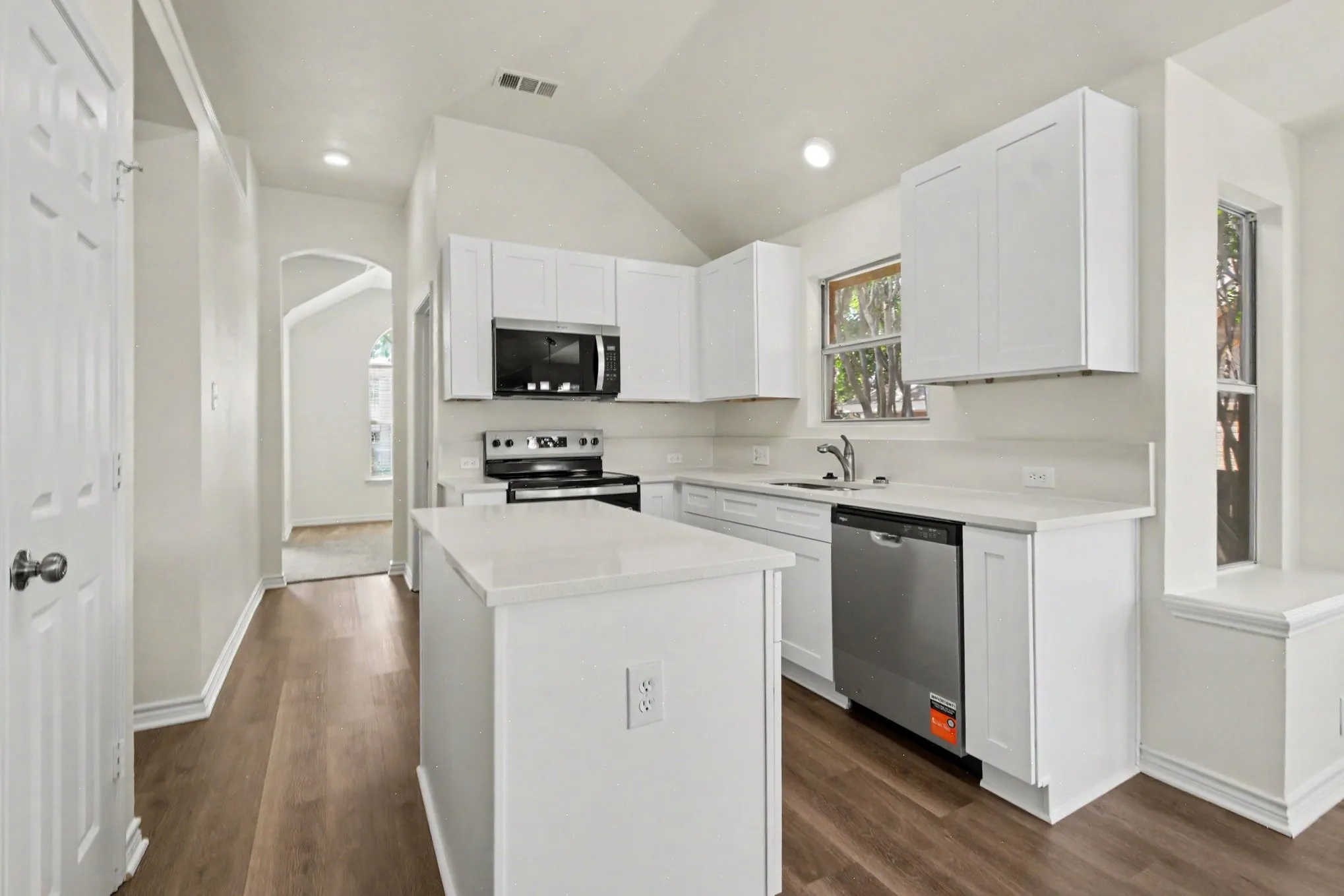 Single Family Residence For Sale in Denton County , 2033 Piedmont Drive, Lewisville, Texas 75067, 3 Bedroom, 2 Bathroom, 2 Garage spaces, 1,869 Sqft, built in 1999, mls#21347166, Real Estate Agent in Lewisville, Homes For Sale in Denton county, Homes For Sale in Lewisville, Realtor in Lewisville Texas, Real Estate Brokerage Independent Realty Texas, Luminita Cordes Realtor