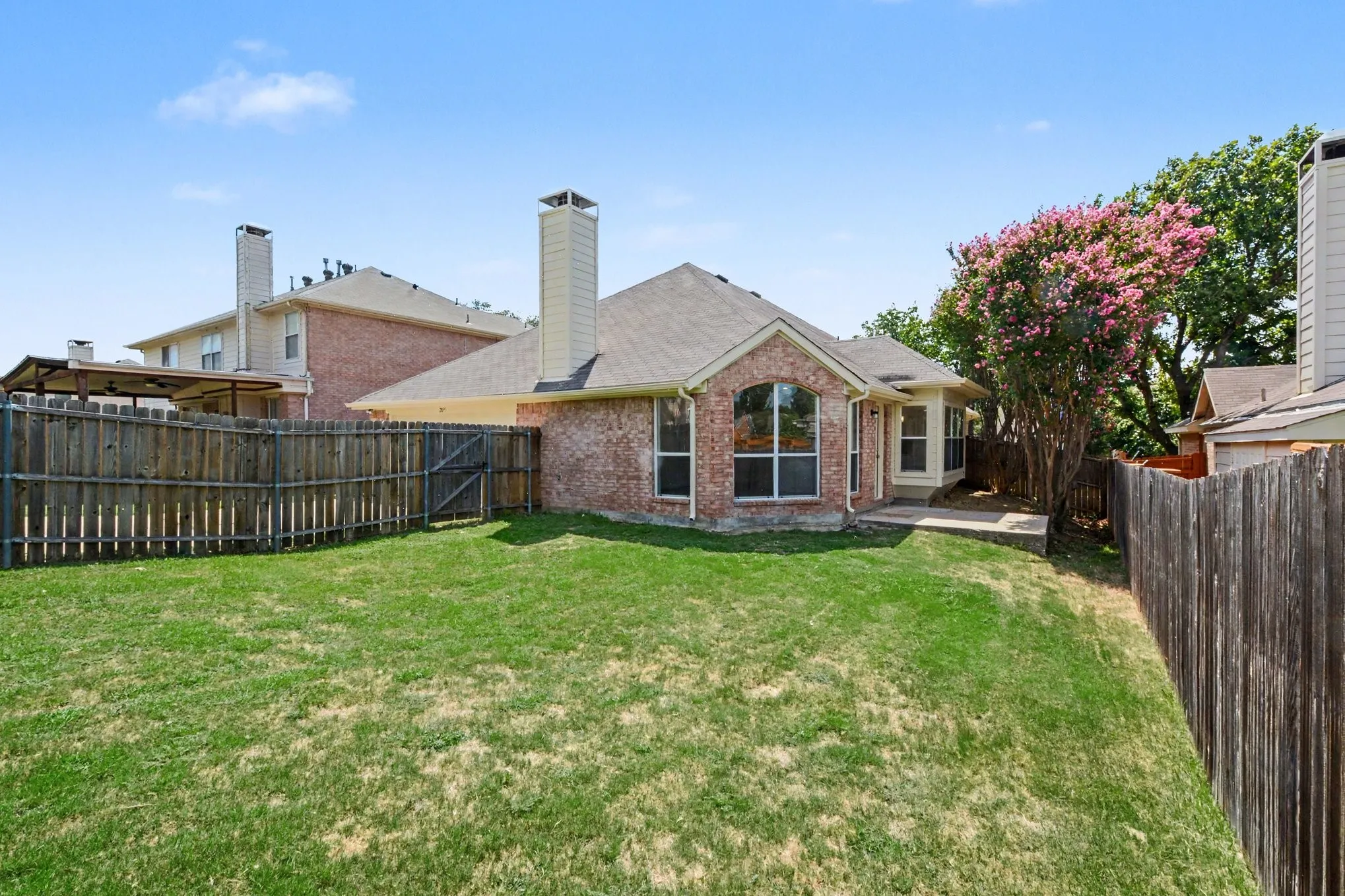Single Family Residence For Sale in Denton County , 2033 Piedmont Drive, Lewisville, Texas 75067, 3 Bedroom, 2 Bathroom, 2 Garage spaces, 1,869 Sqft, built in 1999, mls#21347166, Real Estate Agent in Lewisville, Homes For Sale in Denton county, Homes For Sale in Lewisville, Realtor in Lewisville Texas, Real Estate Brokerage Independent Realty Texas, Luminita Cordes Realtor