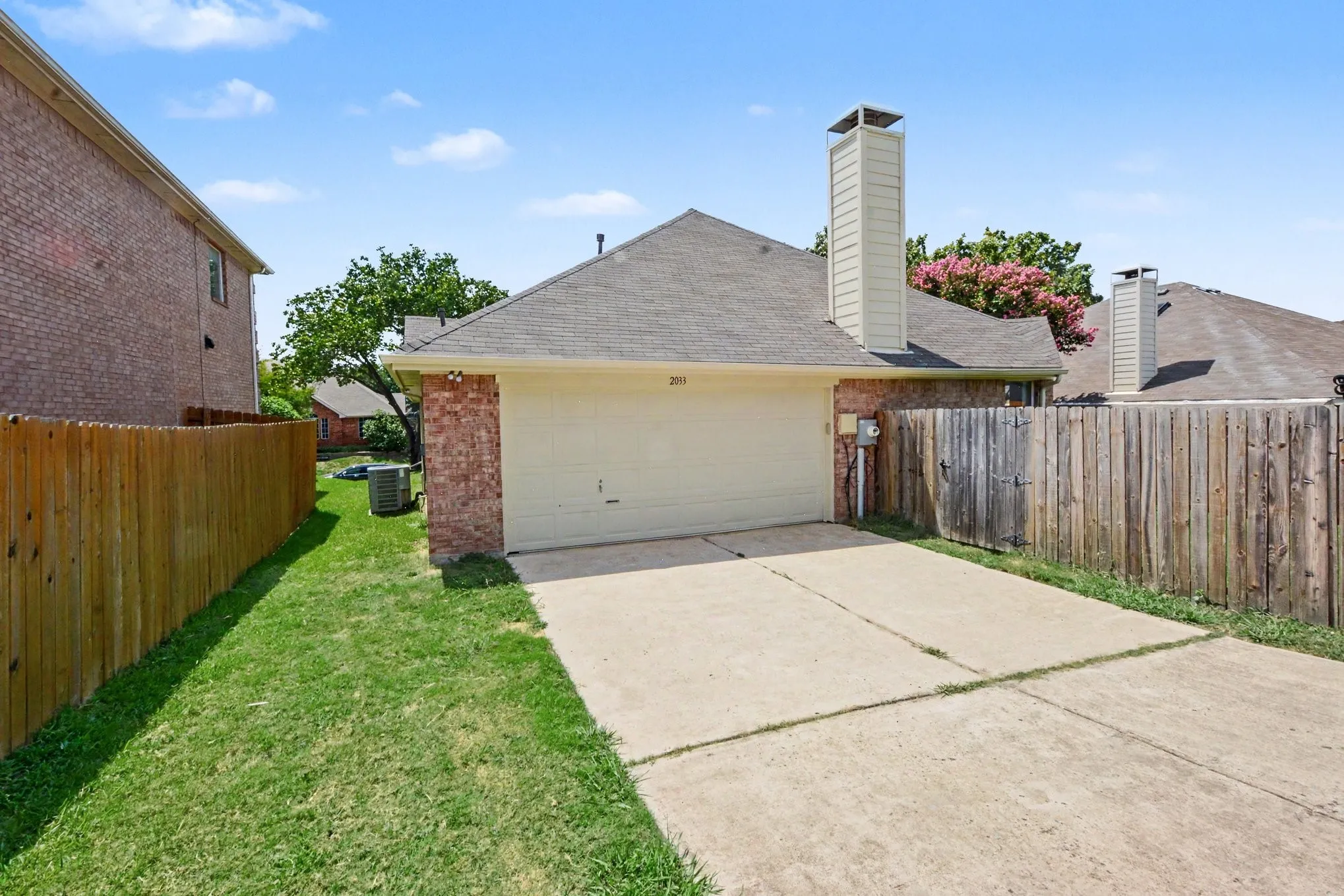 Single Family Residence For Sale in Denton County , 2033 Piedmont Drive, Lewisville, Texas 75067, 3 Bedroom, 2 Bathroom, 2 Garage spaces, 1,869 Sqft, built in 1999, mls#21347166, Real Estate Agent in Lewisville, Homes For Sale in Denton county, Homes For Sale in Lewisville, Realtor in Lewisville Texas, Real Estate Brokerage Independent Realty Texas, Luminita Cordes Realtor