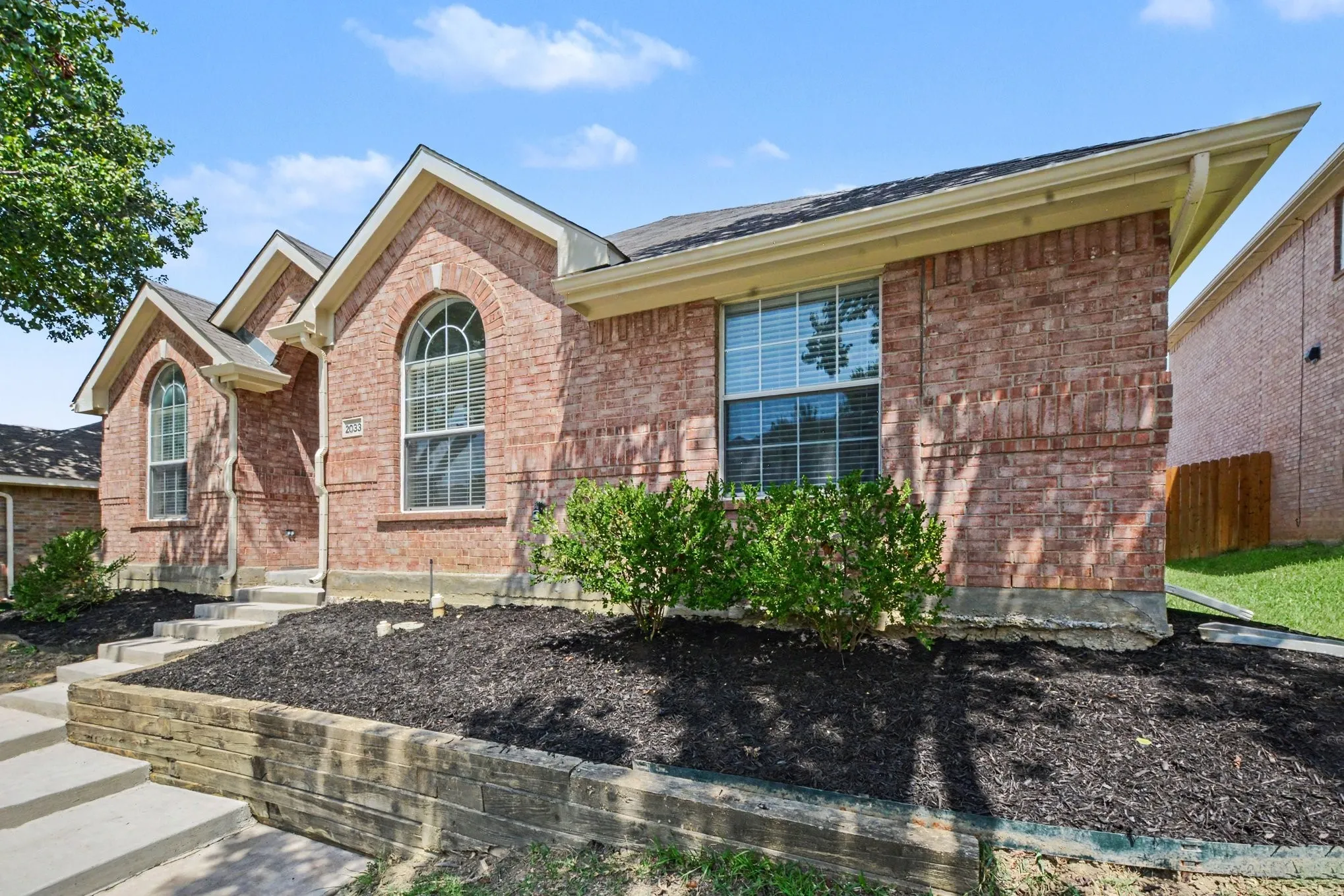 Single Family Residence For Sale in Denton County , 2033 Piedmont Drive, Lewisville, Texas 75067, 3 Bedroom, 2 Bathroom, 2 Garage spaces, 1,869 Sqft, built in 1999, mls#21347166, Real Estate Agent in Lewisville, Homes For Sale in Denton county, Homes For Sale in Lewisville, Realtor in Lewisville Texas, Real Estate Brokerage Independent Realty Texas, Luminita Cordes Realtor