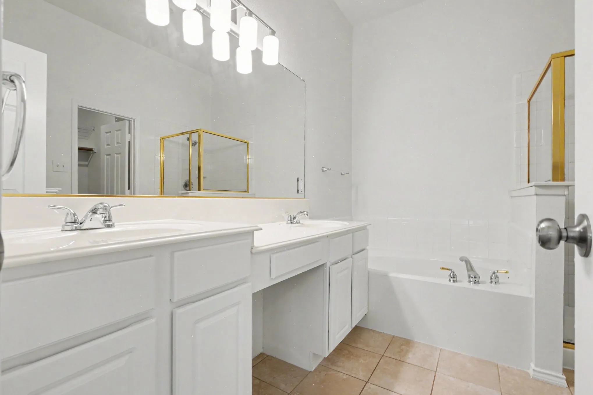 Single Family Residence For Sale in Denton County , 2033 Piedmont Drive, Lewisville, Texas 75067, 3 Bedroom, 2 Bathroom, 2 Garage spaces, 1,869 Sqft, built in 1999, mls#21347166, Real Estate Agent in Lewisville, Homes For Sale in Denton county, Homes For Sale in Lewisville, Realtor in Lewisville Texas, Real Estate Brokerage Independent Realty Texas, Luminita Cordes Realtor
