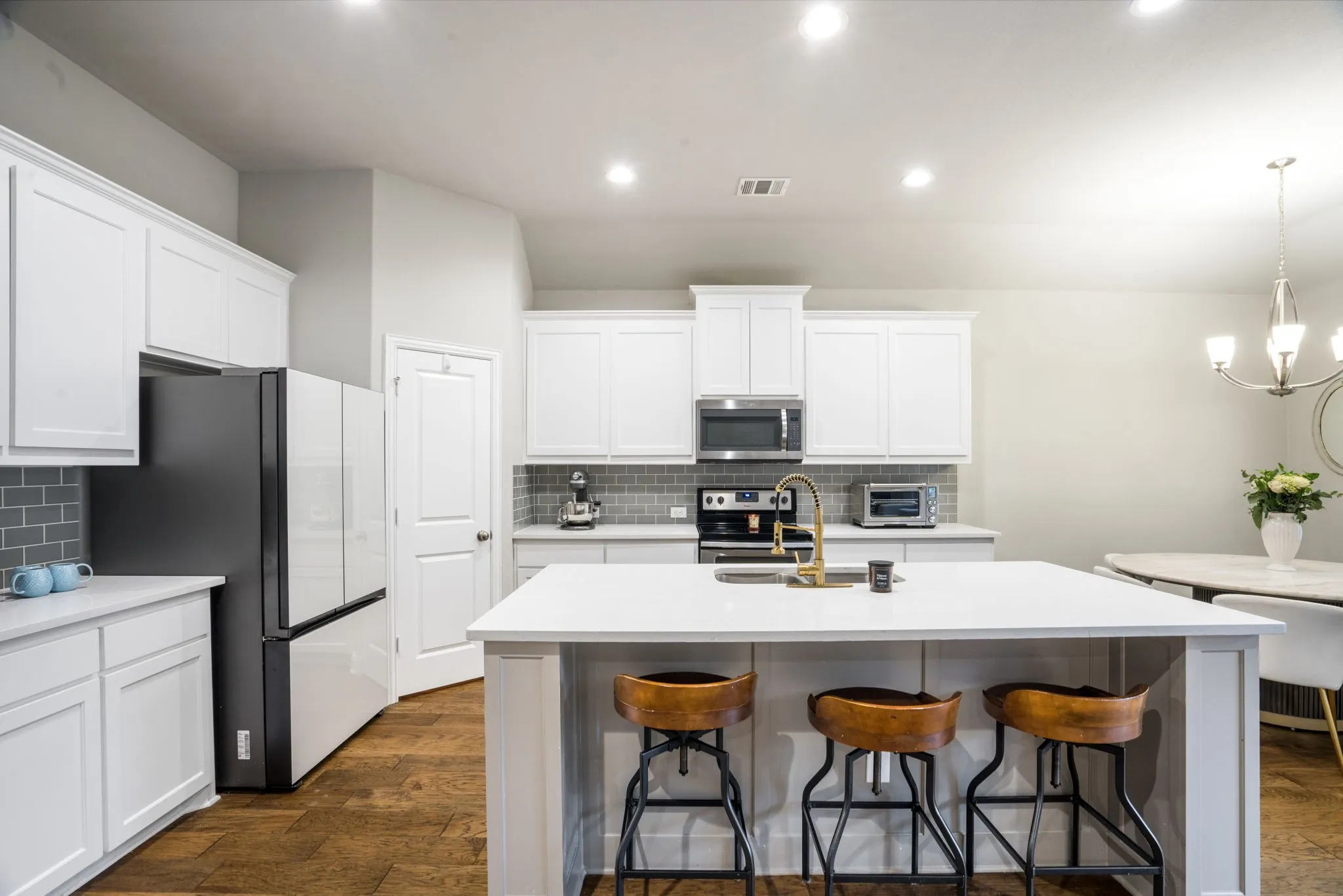 Single Family Residence For Sale in Ellis County , 329 Strait Lane, Waxahachie, Texas 75165, 4 Bedroom, 3 Bathroom, 2 Garage spaces, 2,650 Sqft, built in 2017, mls#21348879, Real Estate Agent in Waxahachie, Homes For Sale in Ellis county, Homes For Sale in Waxahachie, Realtor in Waxahachie Texas, Real Estate Brokerage Independent Realty Texas, Luminita Cordes Realtor