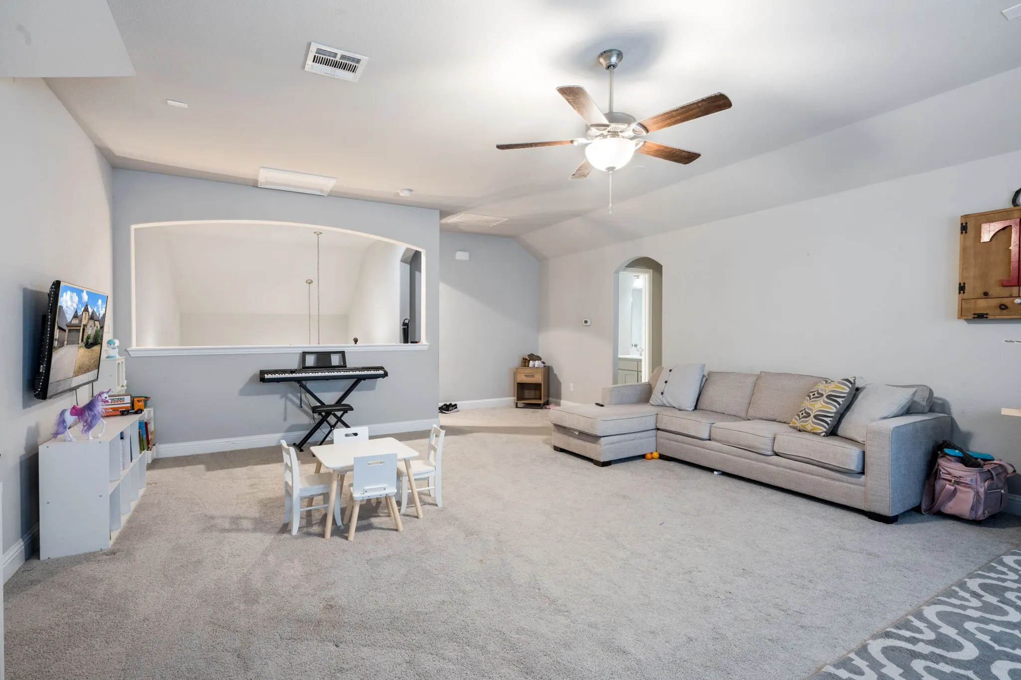 Single Family Residence For Sale in Ellis County , 329 Strait Lane, Waxahachie, Texas 75165, 4 Bedroom, 3 Bathroom, 2 Garage spaces, 2,650 Sqft, built in 2017, mls#21348879, Real Estate Agent in Waxahachie, Homes For Sale in Ellis county, Homes For Sale in Waxahachie, Realtor in Waxahachie Texas, Real Estate Brokerage Independent Realty Texas, Luminita Cordes Realtor