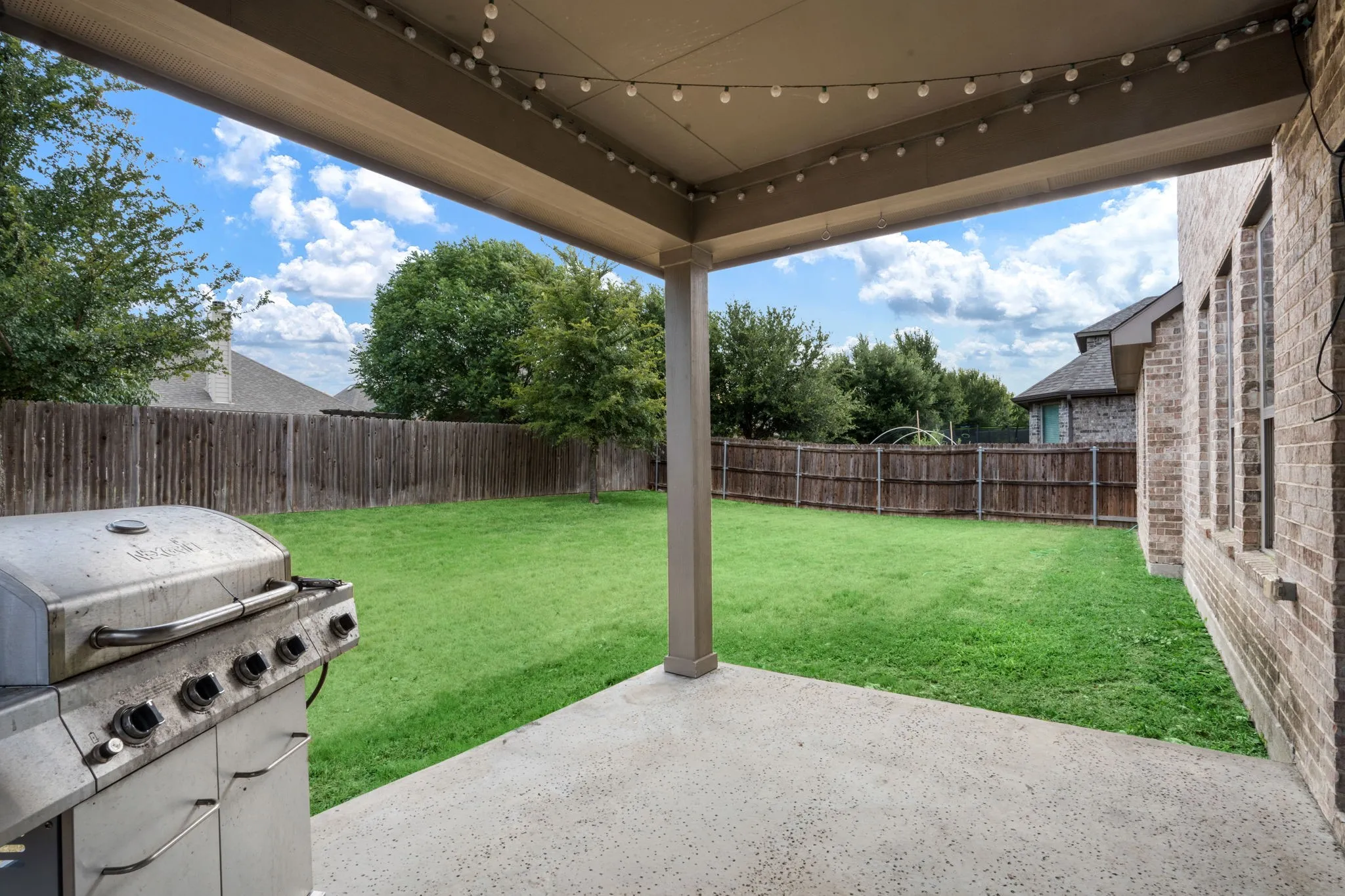 Single Family Residence For Sale in Ellis County , 329 Strait Lane, Waxahachie, Texas 75165, 4 Bedroom, 3 Bathroom, 2 Garage spaces, 2,650 Sqft, built in 2017, mls#21348879, Real Estate Agent in Waxahachie, Homes For Sale in Ellis county, Homes For Sale in Waxahachie, Realtor in Waxahachie Texas, Real Estate Brokerage Independent Realty Texas, Luminita Cordes Realtor
