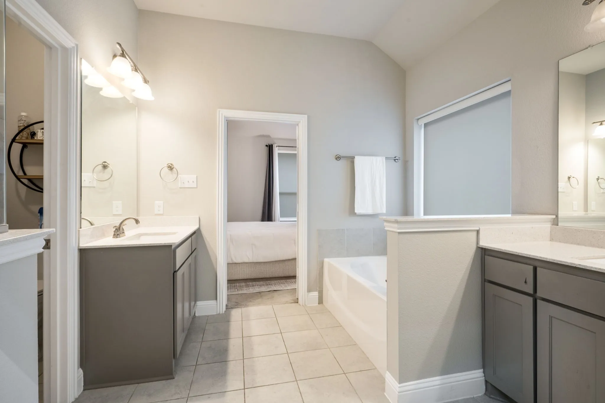 Single Family Residence For Sale in Ellis County , 329 Strait Lane, Waxahachie, Texas 75165, 4 Bedroom, 3 Bathroom, 2 Garage spaces, 2,650 Sqft, built in 2017, mls#21348879, Real Estate Agent in Waxahachie, Homes For Sale in Ellis county, Homes For Sale in Waxahachie, Realtor in Waxahachie Texas, Real Estate Brokerage Independent Realty Texas, Luminita Cordes Realtor