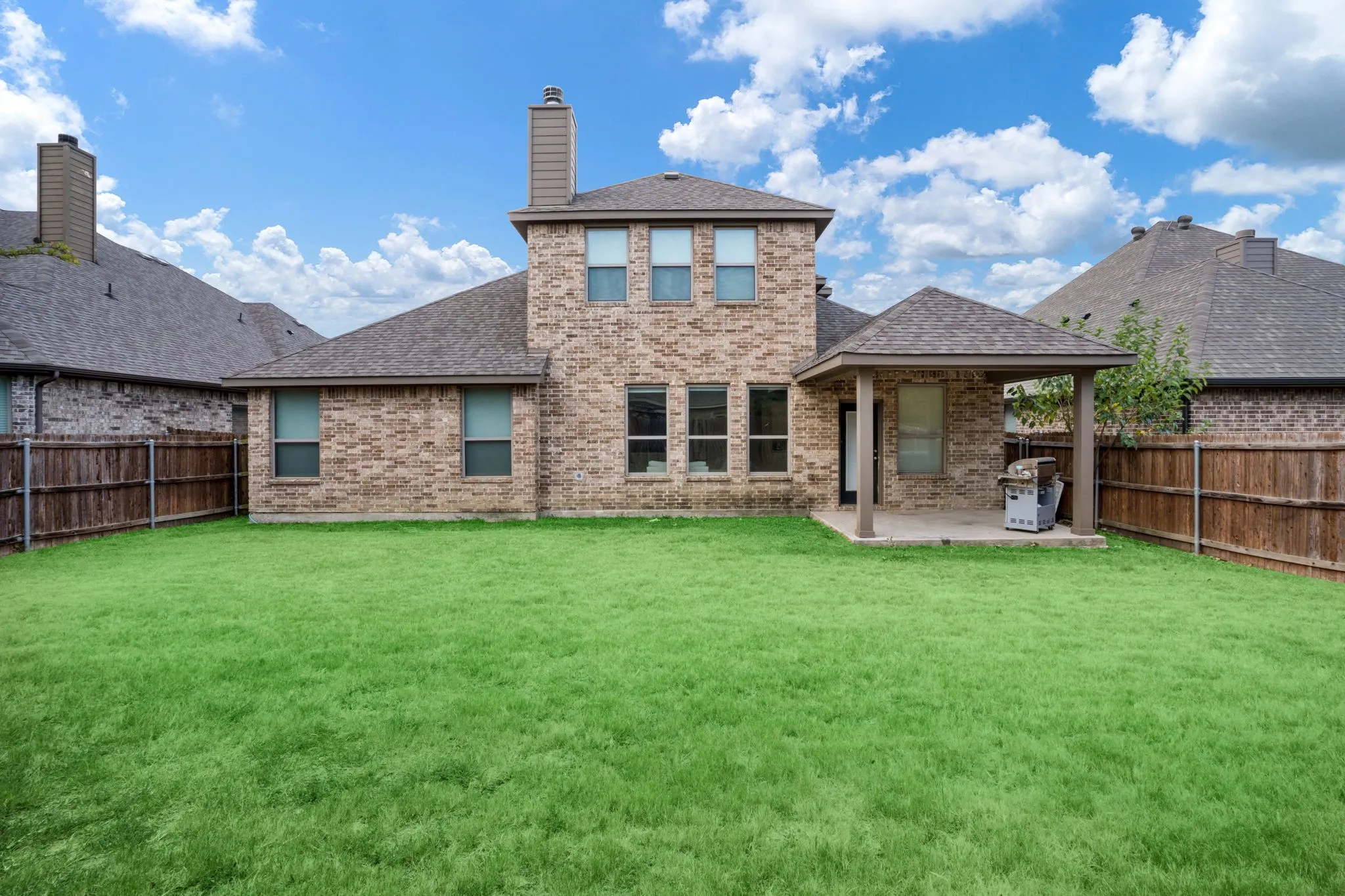 Single Family Residence For Sale in Ellis County , 329 Strait Lane, Waxahachie, Texas 75165, 4 Bedroom, 3 Bathroom, 2 Garage spaces, 2,650 Sqft, built in 2017, mls#21348879, Real Estate Agent in Waxahachie, Homes For Sale in Ellis county, Homes For Sale in Waxahachie, Realtor in Waxahachie Texas, Real Estate Brokerage Independent Realty Texas, Luminita Cordes Realtor