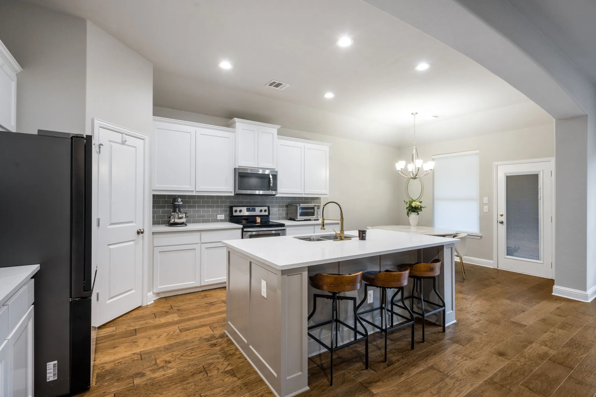 Single Family Residence For Sale in Ellis County , 329 Strait Lane, Waxahachie, Texas 75165, 4 Bedroom, 3 Bathroom, 2 Garage spaces, 2,650 Sqft, built in 2017, mls#21348879, Real Estate Agent in Waxahachie, Homes For Sale in Ellis county, Homes For Sale in Waxahachie, Realtor in Waxahachie Texas, Real Estate Brokerage Independent Realty Texas, Luminita Cordes Realtor