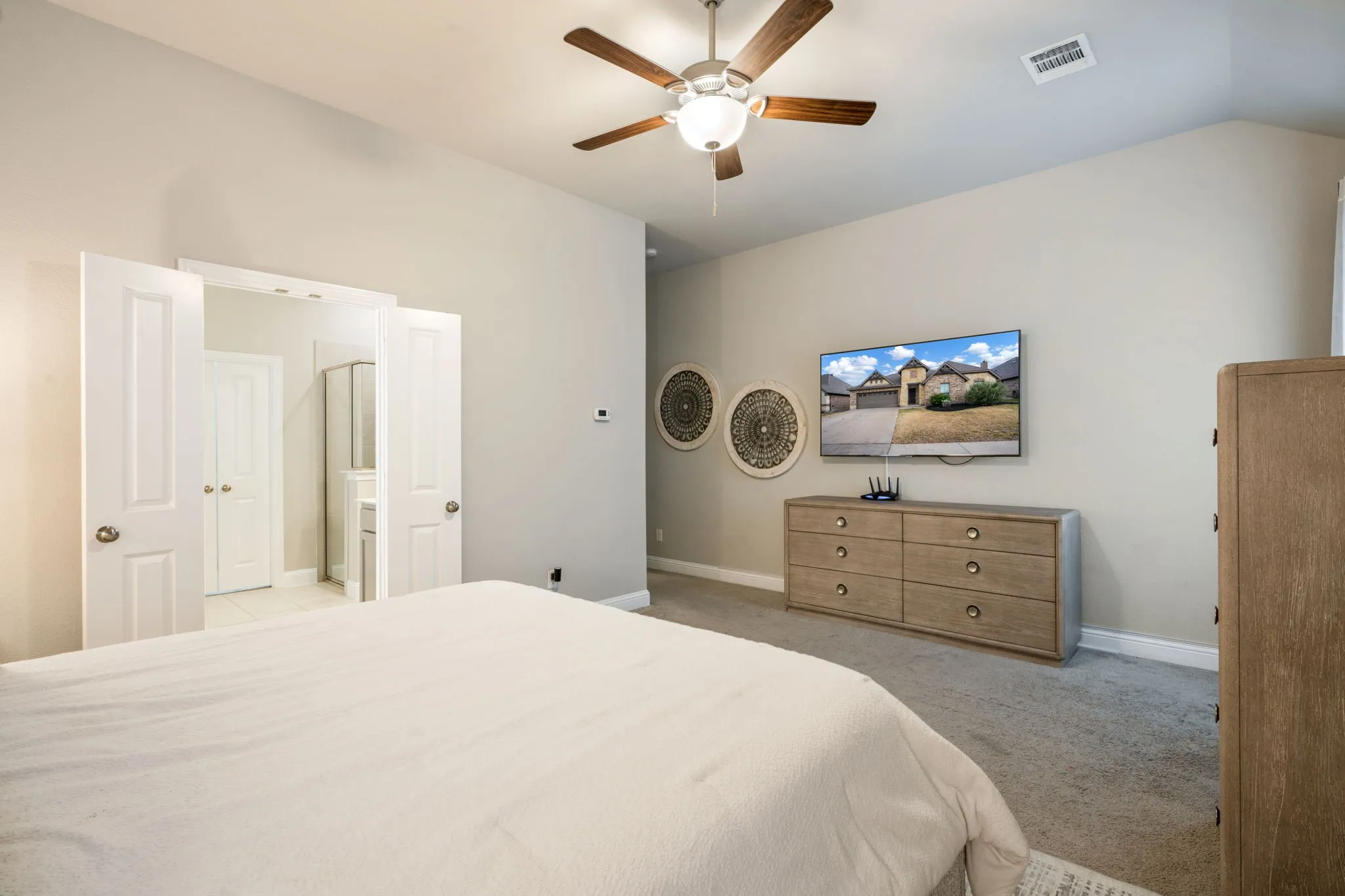 Single Family Residence For Sale in Ellis County , 329 Strait Lane, Waxahachie, Texas 75165, 4 Bedroom, 3 Bathroom, 2 Garage spaces, 2,650 Sqft, built in 2017, mls#21348879, Real Estate Agent in Waxahachie, Homes For Sale in Ellis county, Homes For Sale in Waxahachie, Realtor in Waxahachie Texas, Real Estate Brokerage Independent Realty Texas, Luminita Cordes Realtor