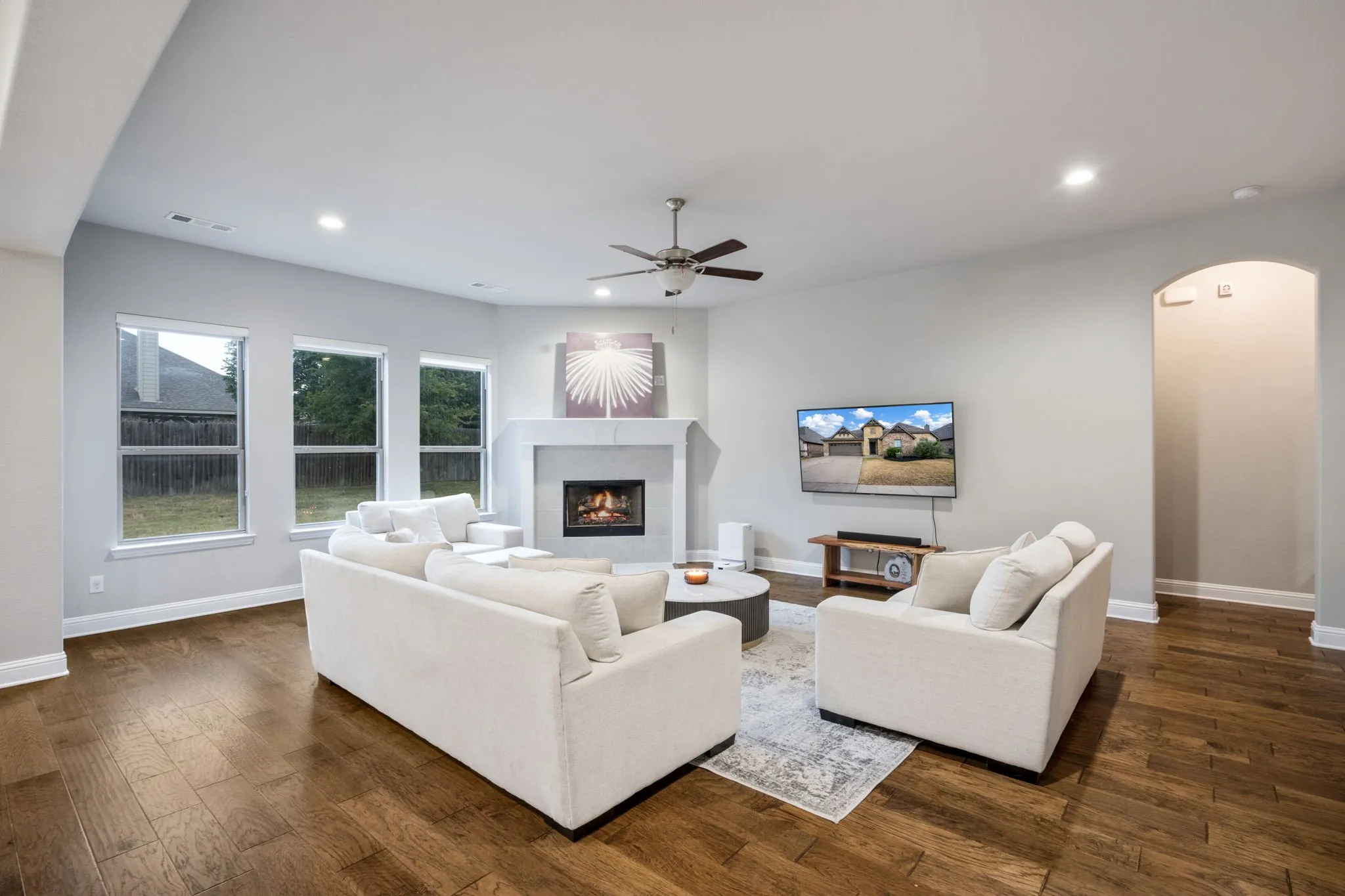 Single Family Residence For Sale in Ellis County , 329 Strait Lane, Waxahachie, Texas 75165, 4 Bedroom, 3 Bathroom, 2 Garage spaces, 2,650 Sqft, built in 2017, mls#21348879, Real Estate Agent in Waxahachie, Homes For Sale in Ellis county, Homes For Sale in Waxahachie, Realtor in Waxahachie Texas, Real Estate Brokerage Independent Realty Texas, Luminita Cordes Realtor