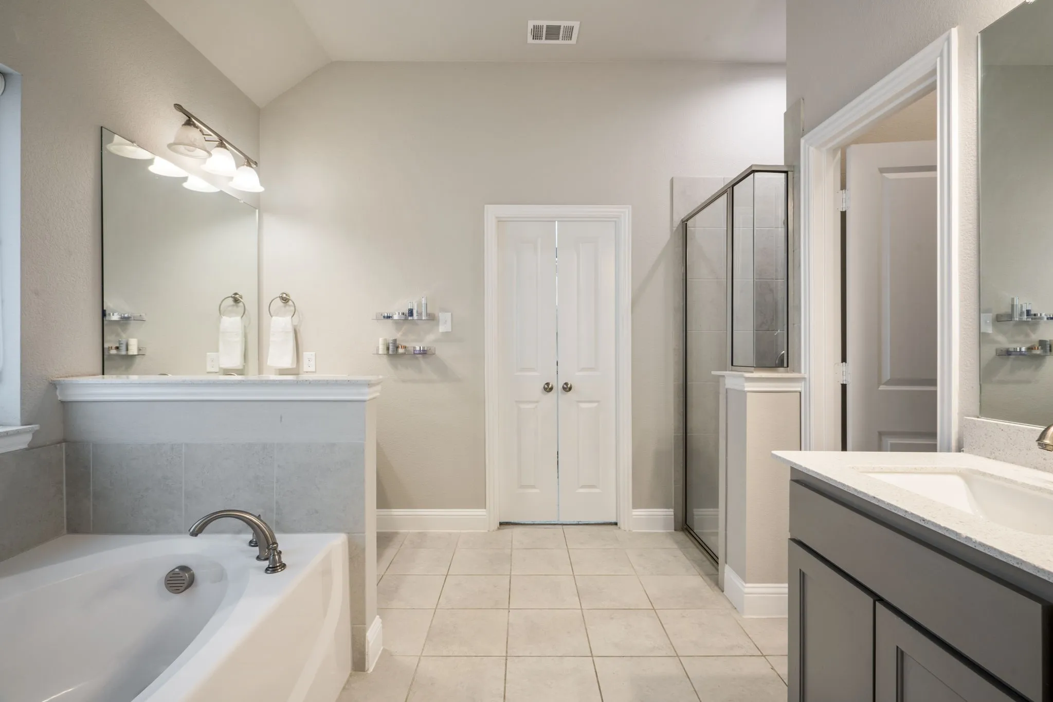 Single Family Residence For Sale in Ellis County , 329 Strait Lane, Waxahachie, Texas 75165, 4 Bedroom, 3 Bathroom, 2 Garage spaces, 2,650 Sqft, built in 2017, mls#21348879, Real Estate Agent in Waxahachie, Homes For Sale in Ellis county, Homes For Sale in Waxahachie, Realtor in Waxahachie Texas, Real Estate Brokerage Independent Realty Texas, Luminita Cordes Realtor