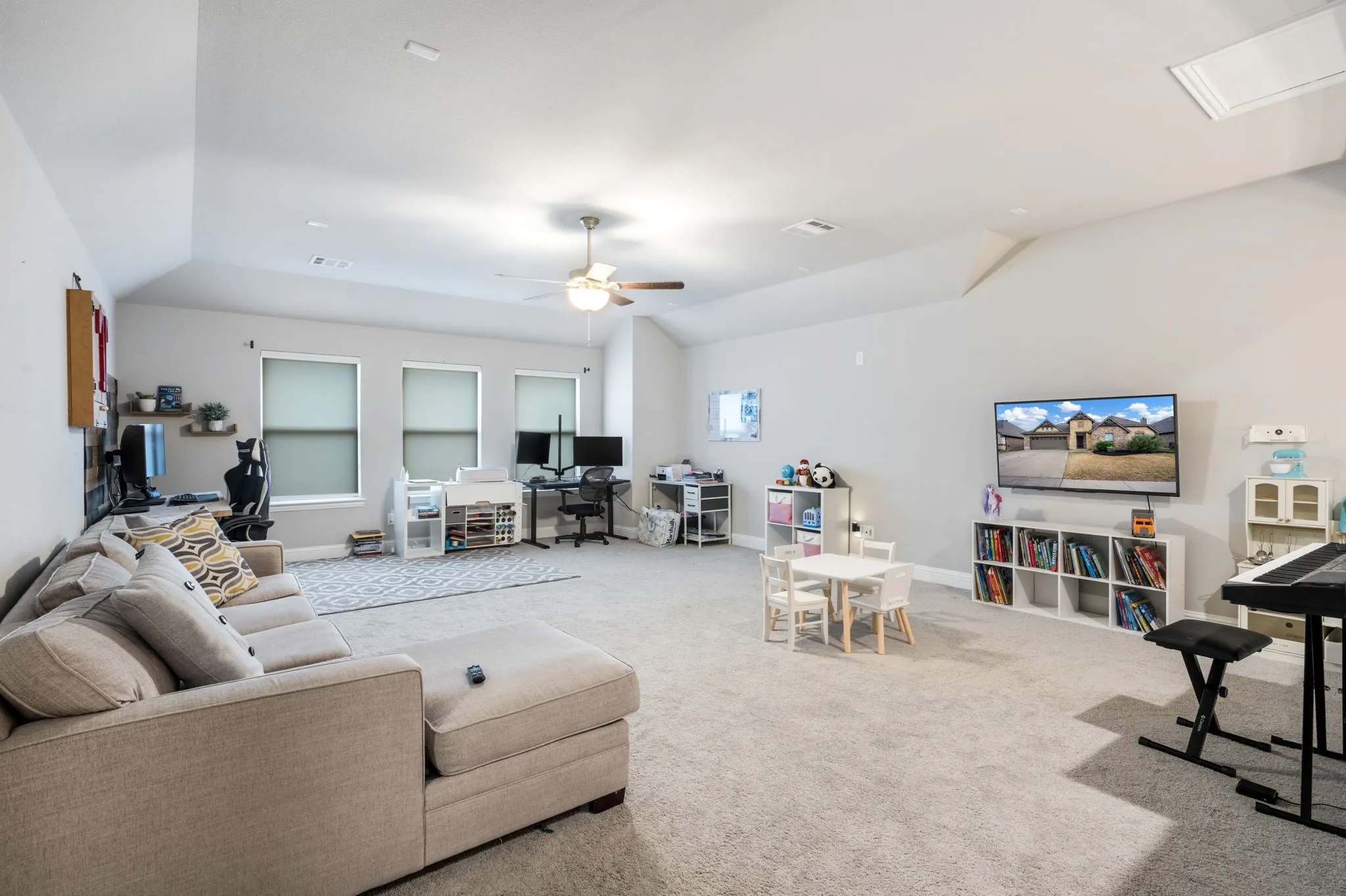 Single Family Residence For Sale in Ellis County , 329 Strait Lane, Waxahachie, Texas 75165, 4 Bedroom, 3 Bathroom, 2 Garage spaces, 2,650 Sqft, built in 2017, mls#21348879, Real Estate Agent in Waxahachie, Homes For Sale in Ellis county, Homes For Sale in Waxahachie, Realtor in Waxahachie Texas, Real Estate Brokerage Independent Realty Texas, Luminita Cordes Realtor