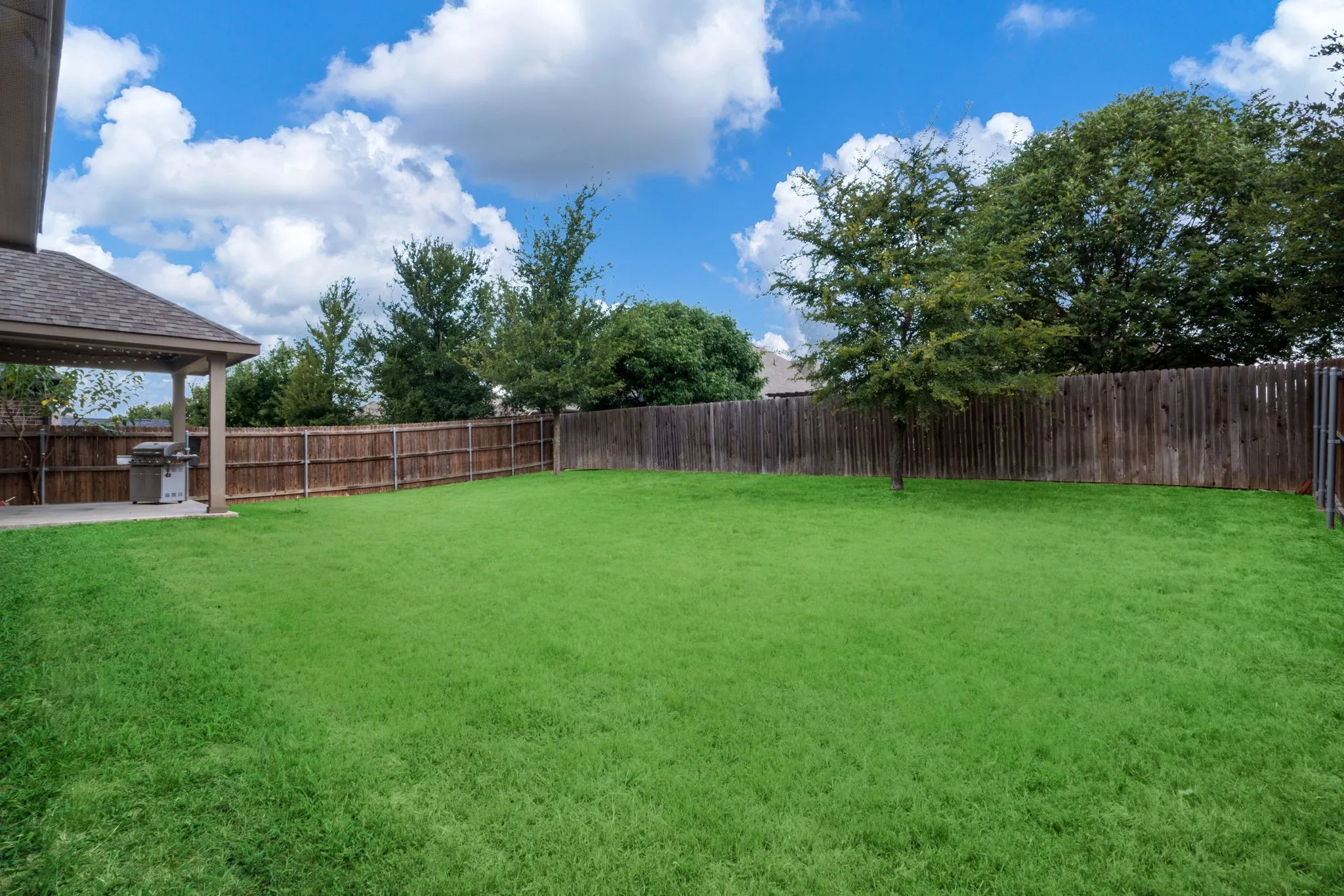 Single Family Residence For Sale in Ellis County , 329 Strait Lane, Waxahachie, Texas 75165, 4 Bedroom, 3 Bathroom, 2 Garage spaces, 2,650 Sqft, built in 2017, mls#21348879, Real Estate Agent in Waxahachie, Homes For Sale in Ellis county, Homes For Sale in Waxahachie, Realtor in Waxahachie Texas, Real Estate Brokerage Independent Realty Texas, Luminita Cordes Realtor