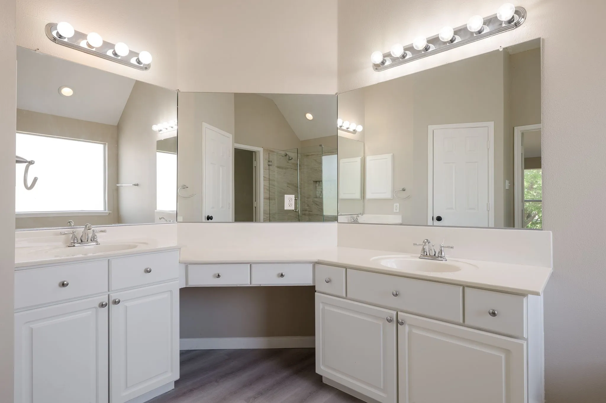 Single Family Residence For Sale in Collin County , 8708 Aviary Drive, Mc Kinney, Texas 75072, 4 Bedroom, 3 Bathroom, 2 Garage spaces, 2,381 Sqft, built in 1998, mls#21349639, Real Estate Agent in Mc Kinney, Homes For Sale in Collin county, Homes For Sale in Mc Kinney, Realtor in Mc Kinney Texas, Real Estate Brokerage Independent Realty Texas, Luminita Cordes Realtor