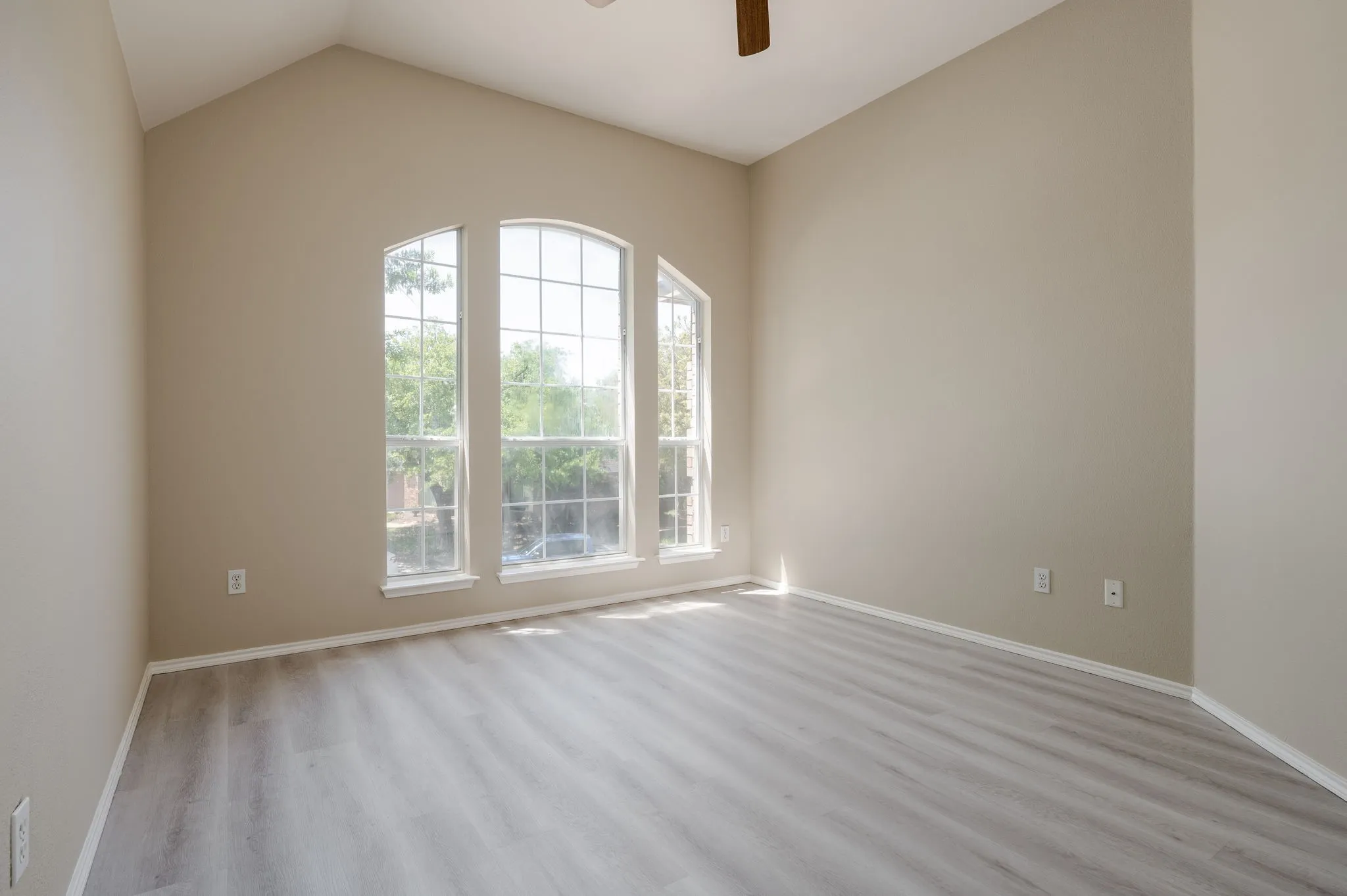 Single Family Residence For Sale in Collin County , 8708 Aviary Drive, Mc Kinney, Texas 75072, 4 Bedroom, 3 Bathroom, 2 Garage spaces, 2,381 Sqft, built in 1998, mls#21349639, Real Estate Agent in Mc Kinney, Homes For Sale in Collin county, Homes For Sale in Mc Kinney, Realtor in Mc Kinney Texas, Real Estate Brokerage Independent Realty Texas, Luminita Cordes Realtor