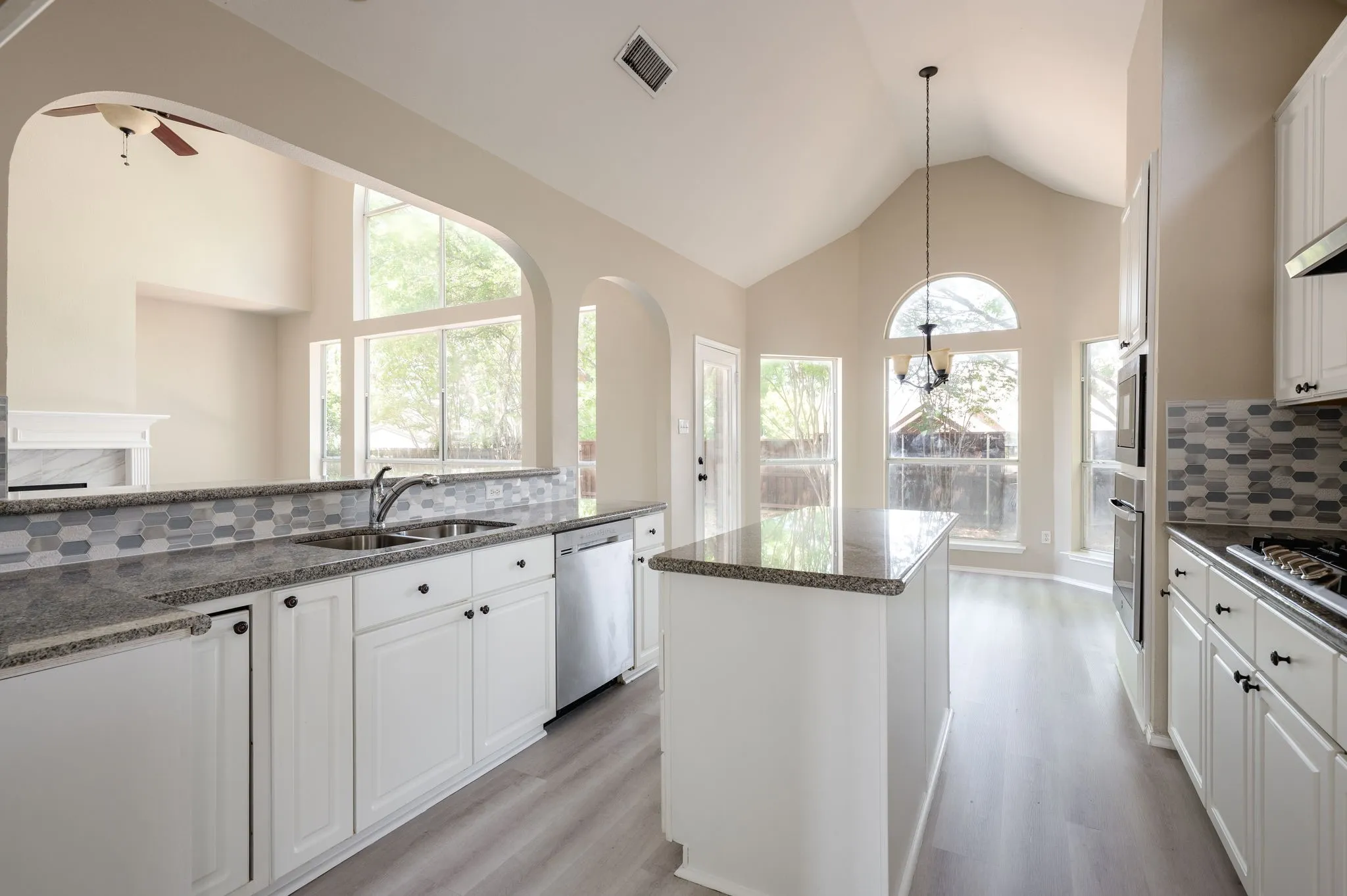 Single Family Residence For Sale in Collin County , 8708 Aviary Drive, Mc Kinney, Texas 75072, 4 Bedroom, 3 Bathroom, 2 Garage spaces, 2,381 Sqft, built in 1998, mls#21349639, Real Estate Agent in Mc Kinney, Homes For Sale in Collin county, Homes For Sale in Mc Kinney, Realtor in Mc Kinney Texas, Real Estate Brokerage Independent Realty Texas, Luminita Cordes Realtor