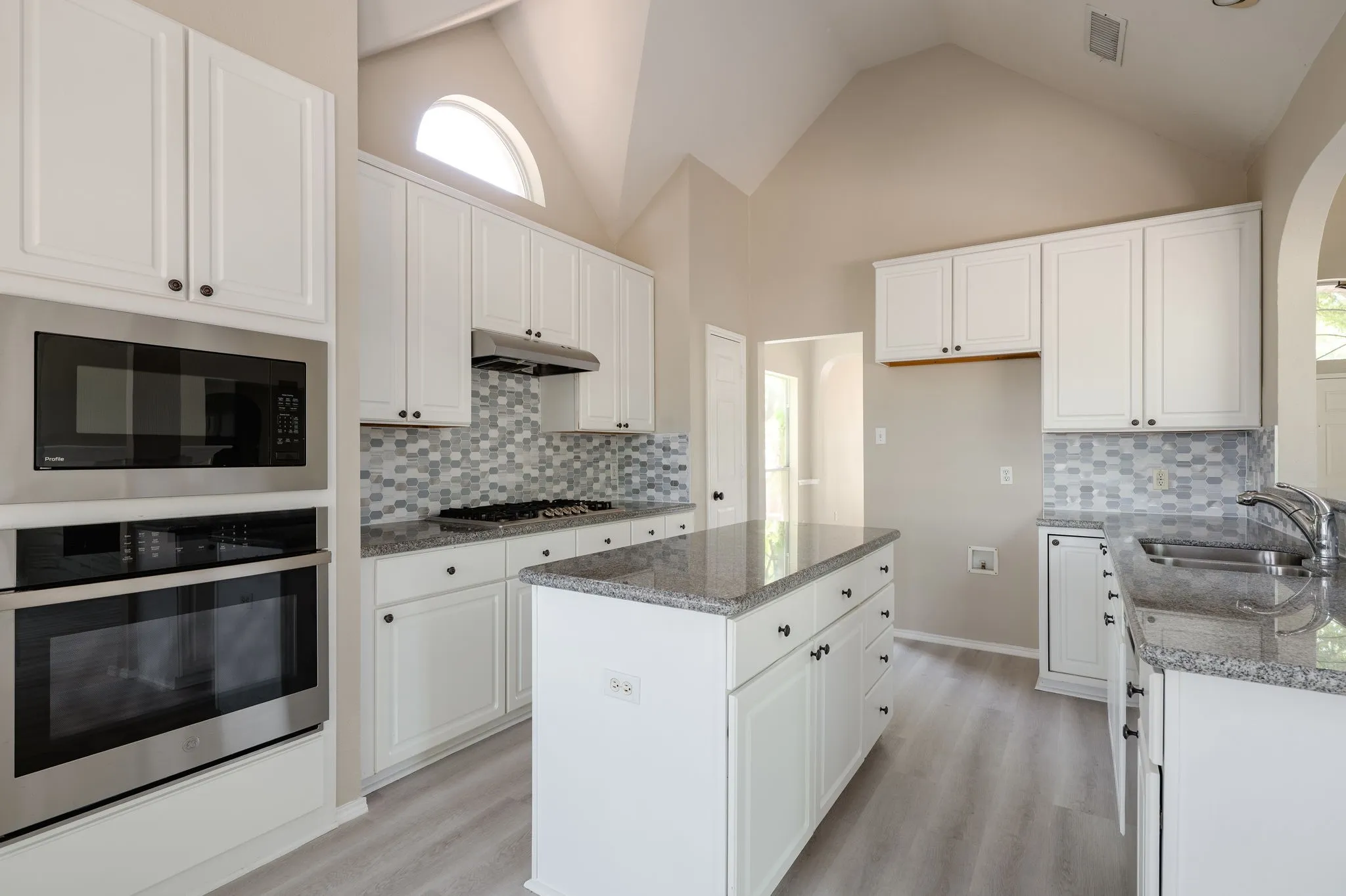 Single Family Residence For Sale in Collin County , 8708 Aviary Drive, Mc Kinney, Texas 75072, 4 Bedroom, 3 Bathroom, 2 Garage spaces, 2,381 Sqft, built in 1998, mls#21349639, Real Estate Agent in Mc Kinney, Homes For Sale in Collin county, Homes For Sale in Mc Kinney, Realtor in Mc Kinney Texas, Real Estate Brokerage Independent Realty Texas, Luminita Cordes Realtor