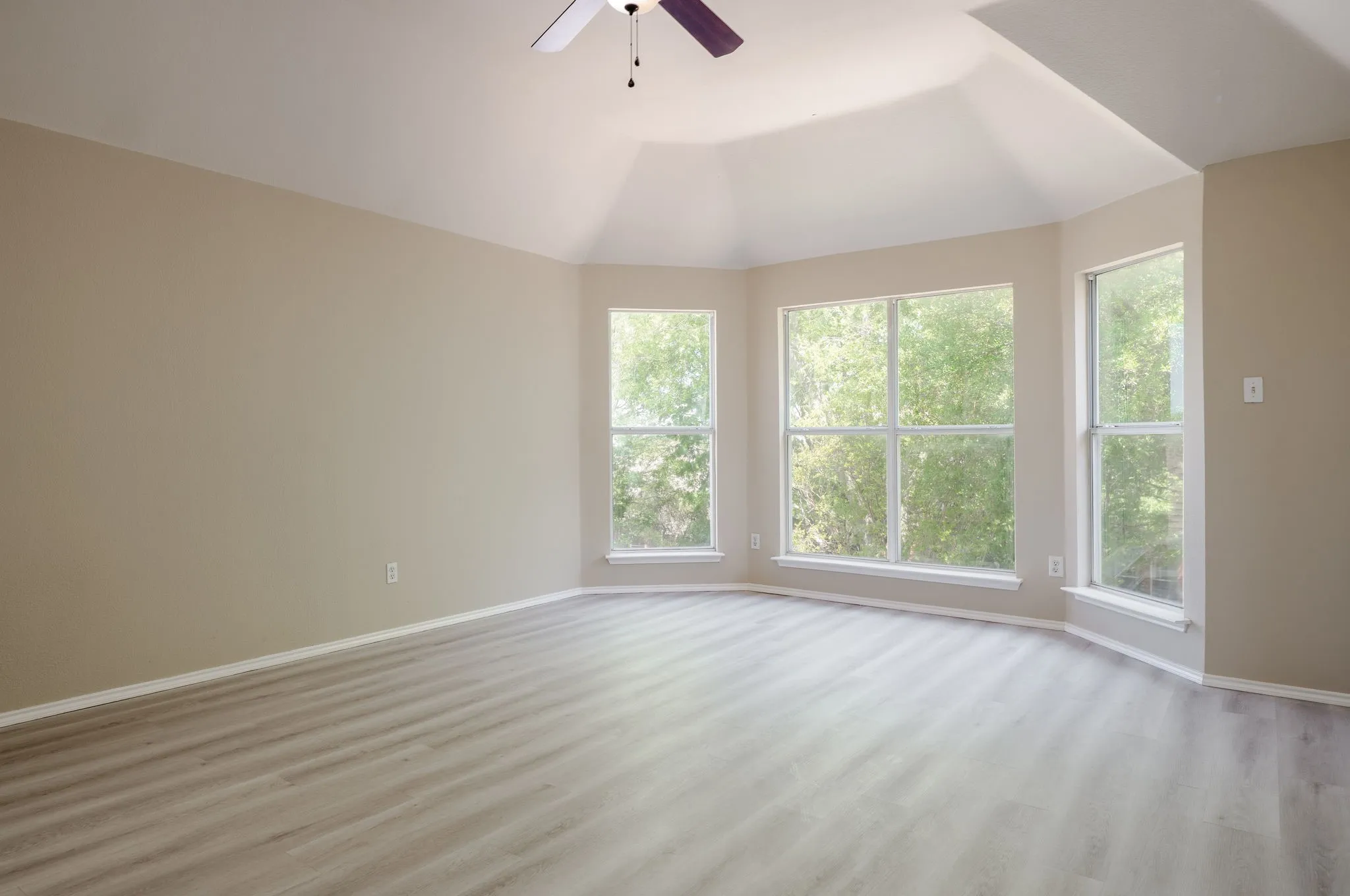 Single Family Residence For Sale in Collin County , 8708 Aviary Drive, Mc Kinney, Texas 75072, 4 Bedroom, 3 Bathroom, 2 Garage spaces, 2,381 Sqft, built in 1998, mls#21349639, Real Estate Agent in Mc Kinney, Homes For Sale in Collin county, Homes For Sale in Mc Kinney, Realtor in Mc Kinney Texas, Real Estate Brokerage Independent Realty Texas, Luminita Cordes Realtor