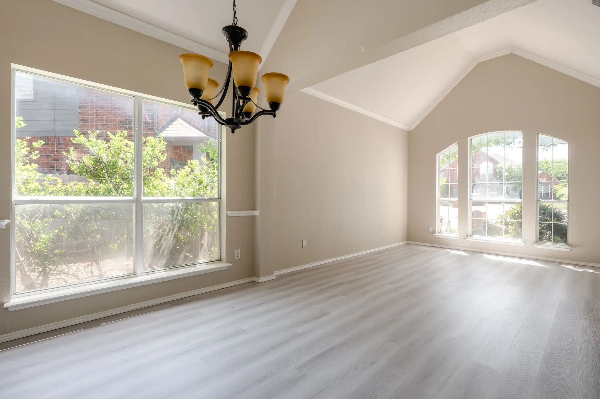 Single Family Residence For Sale in Collin County , 8708 Aviary Drive, Mc Kinney, Texas 75072, 4 Bedroom, 3 Bathroom, 2 Garage spaces, 2,381 Sqft, built in 1998, mls#21349639, Real Estate Agent in Mc Kinney, Homes For Sale in Collin county, Homes For Sale in Mc Kinney, Realtor in Mc Kinney Texas, Real Estate Brokerage Independent Realty Texas, Luminita Cordes Realtor