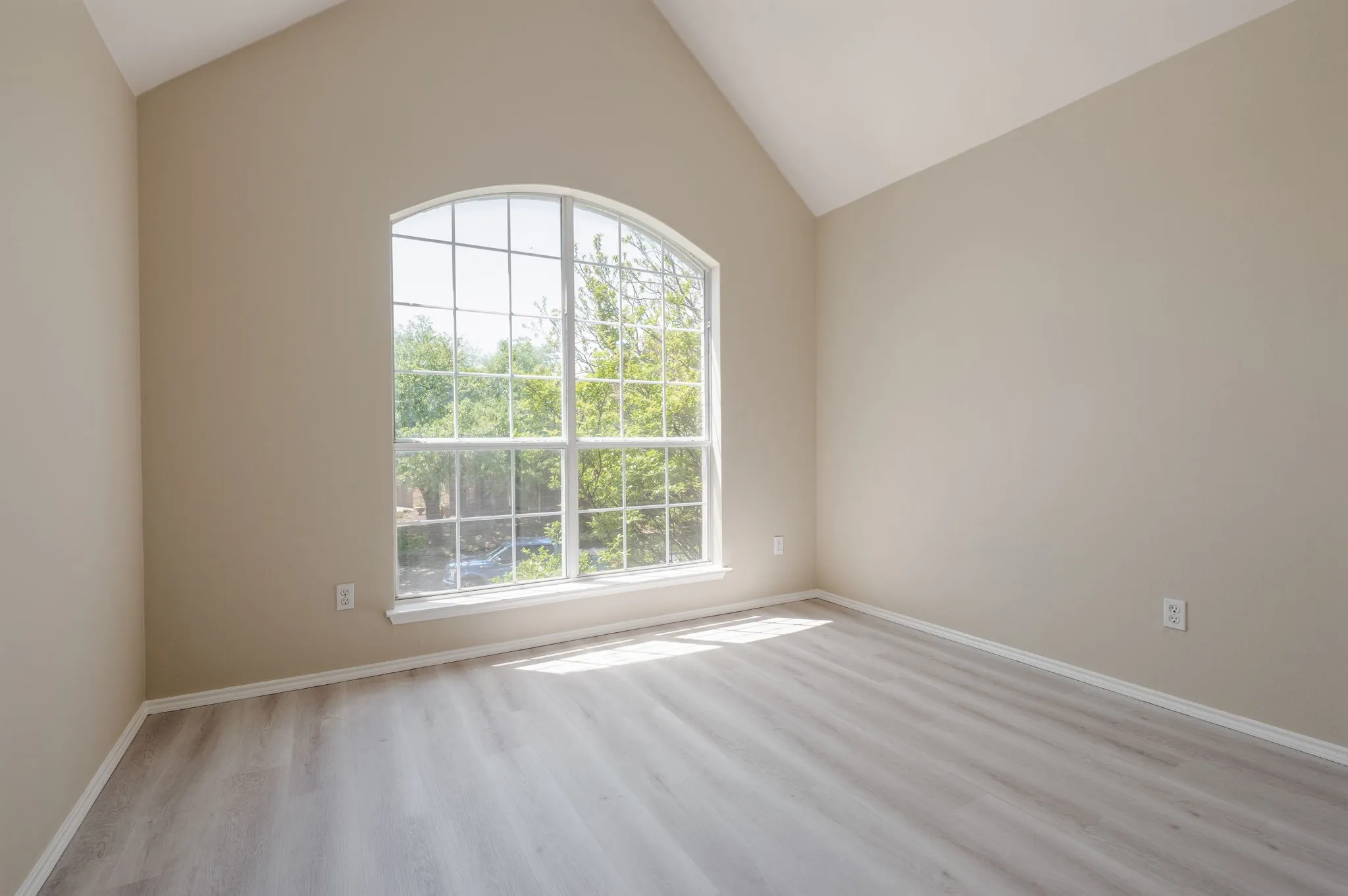 Single Family Residence For Sale in Collin County , 8708 Aviary Drive, Mc Kinney, Texas 75072, 4 Bedroom, 3 Bathroom, 2 Garage spaces, 2,381 Sqft, built in 1998, mls#21349639, Real Estate Agent in Mc Kinney, Homes For Sale in Collin county, Homes For Sale in Mc Kinney, Realtor in Mc Kinney Texas, Real Estate Brokerage Independent Realty Texas, Luminita Cordes Realtor