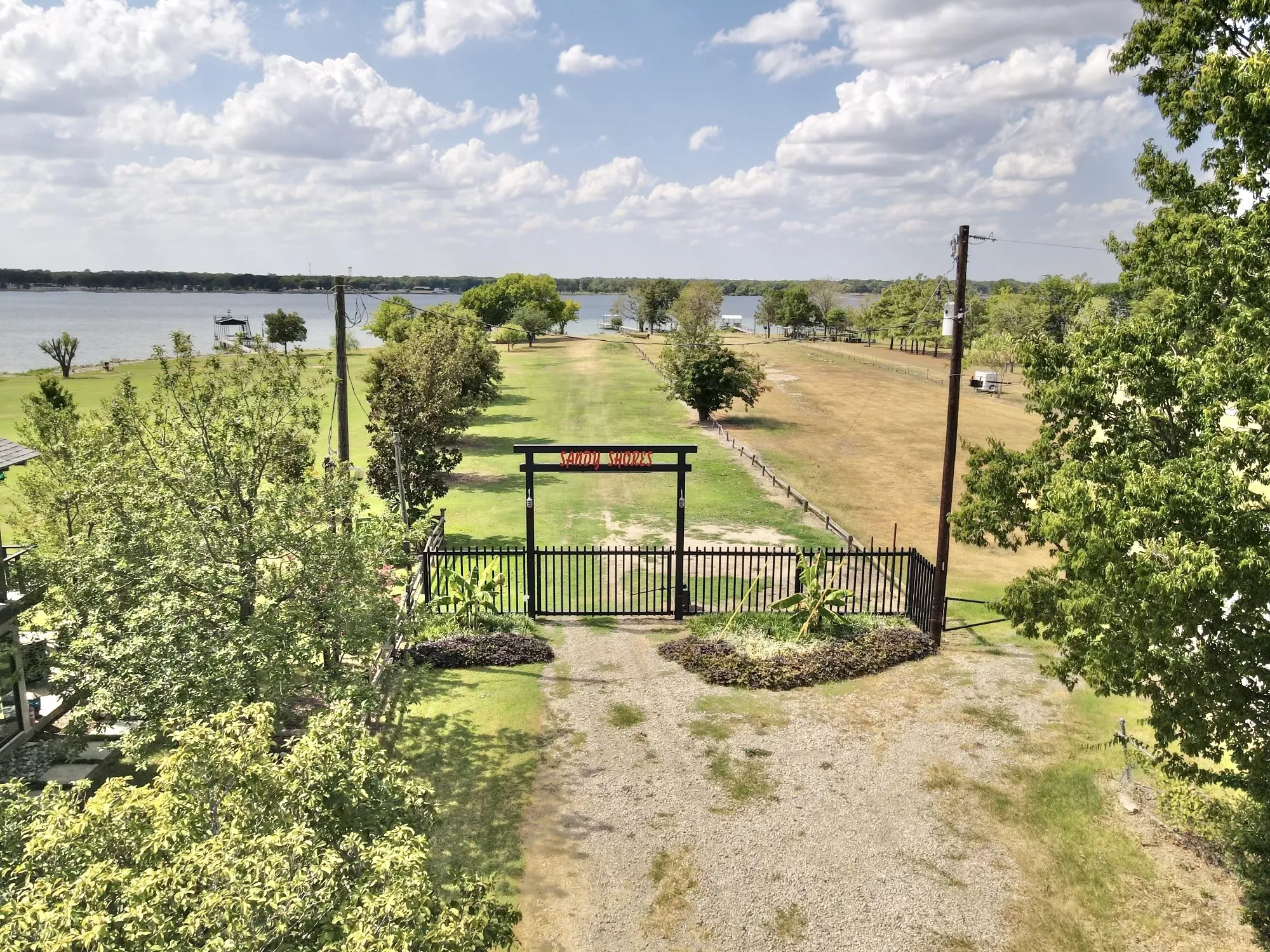 Single Family Residence For Sale in Rains County , 130 Calhoun Cove, East Tawakoni, Texas 75472, 3 Bedroom, 1 Bathroom, 2 Garage spaces, 1,515 Sqft, built in 1960, mls#21349642, Real Estate Agent in East Tawakoni, Homes For Sale in Rains county, Homes For Sale in East Tawakoni, Realtor in East Tawakoni Texas, Real Estate Brokerage Independent Realty Texas, Luminita Cordes Realtor