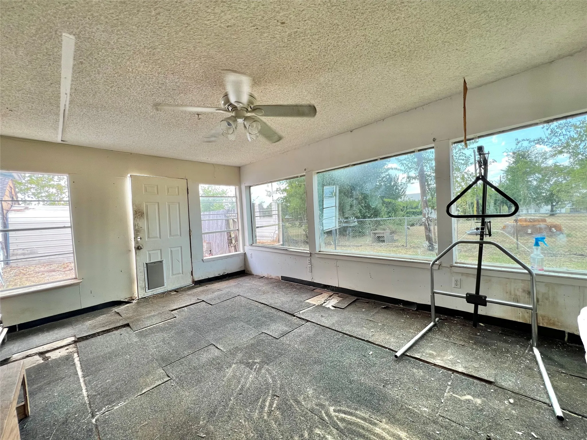Single Family Residence For Sale in Rains County , 130 Calhoun Cove, East Tawakoni, Texas 75472, 3 Bedroom, 1 Bathroom, 2 Garage spaces, 1,515 Sqft, built in 1960, mls#21349642, Real Estate Agent in East Tawakoni, Homes For Sale in Rains county, Homes For Sale in East Tawakoni, Realtor in East Tawakoni Texas, Real Estate Brokerage Independent Realty Texas, Luminita Cordes Realtor
