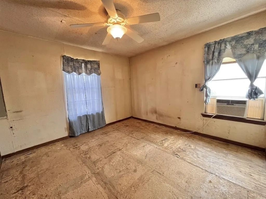 Single Family Residence For Sale in Rains County , 130 Calhoun Cove, East Tawakoni, Texas 75472, 3 Bedroom, 1 Bathroom, 2 Garage spaces, 1,515 Sqft, built in 1960, mls#21349642, Real Estate Agent in East Tawakoni, Homes For Sale in Rains county, Homes For Sale in East Tawakoni, Realtor in East Tawakoni Texas, Real Estate Brokerage Independent Realty Texas, Luminita Cordes Realtor