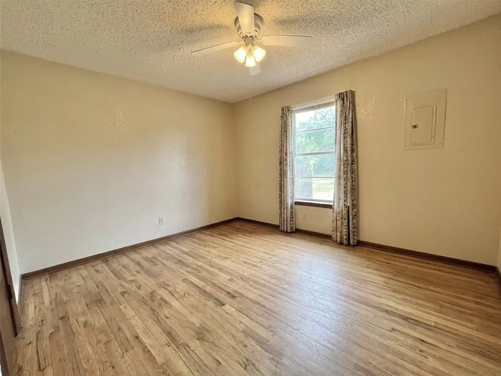 Single Family Residence For Sale in Rains County , 130 Calhoun Cove, East Tawakoni, Texas 75472, 3 Bedroom, 1 Bathroom, 2 Garage spaces, 1,515 Sqft, built in 1960, mls#21349642, Real Estate Agent in East Tawakoni, Homes For Sale in Rains county, Homes For Sale in East Tawakoni, Realtor in East Tawakoni Texas, Real Estate Brokerage Independent Realty Texas, Luminita Cordes Realtor