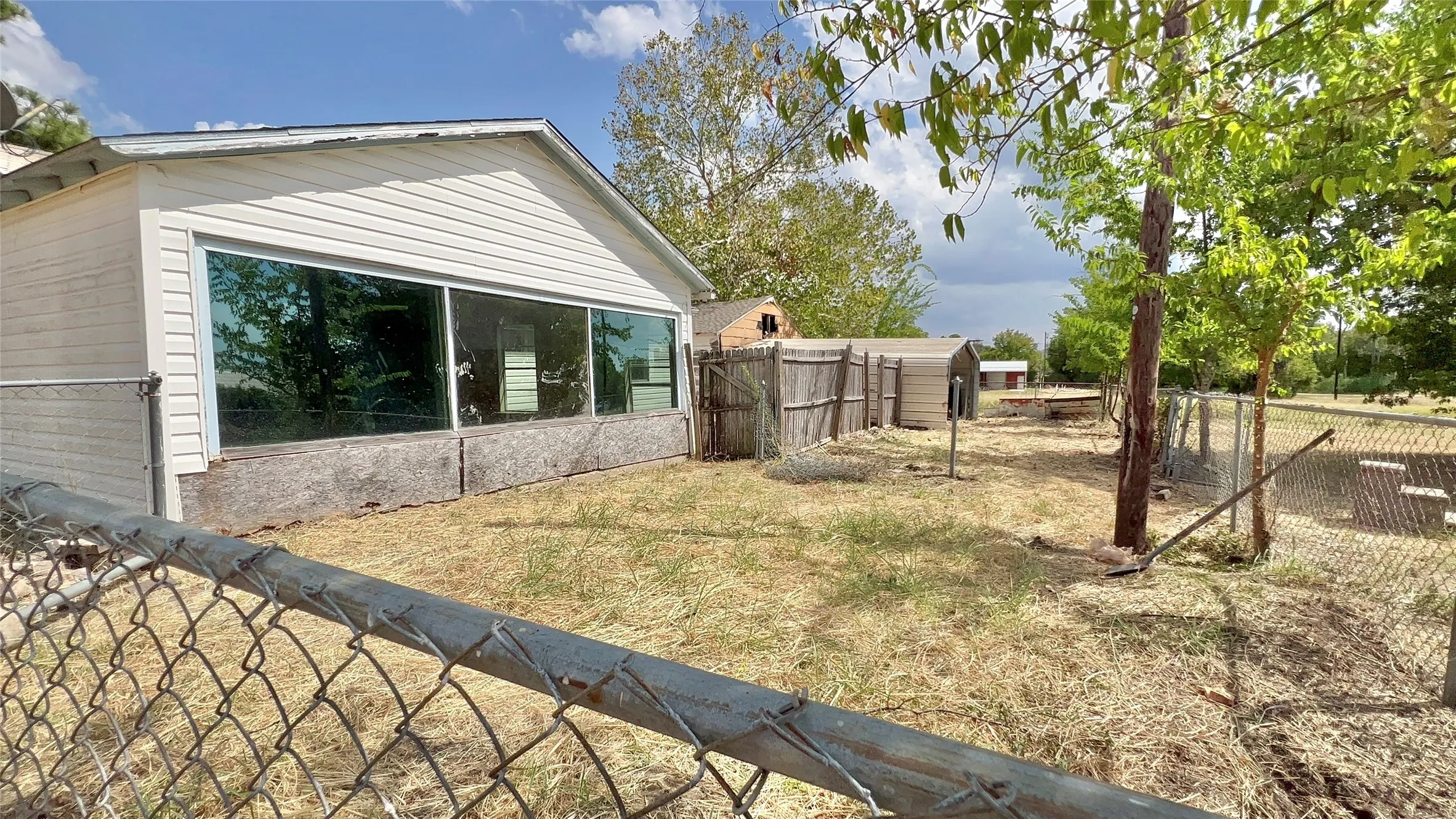 Single Family Residence For Sale in Rains County , 130 Calhoun Cove, East Tawakoni, Texas 75472, 3 Bedroom, 1 Bathroom, 2 Garage spaces, 1,515 Sqft, built in 1960, mls#21349642, Real Estate Agent in East Tawakoni, Homes For Sale in Rains county, Homes For Sale in East Tawakoni, Realtor in East Tawakoni Texas, Real Estate Brokerage Independent Realty Texas, Luminita Cordes Realtor