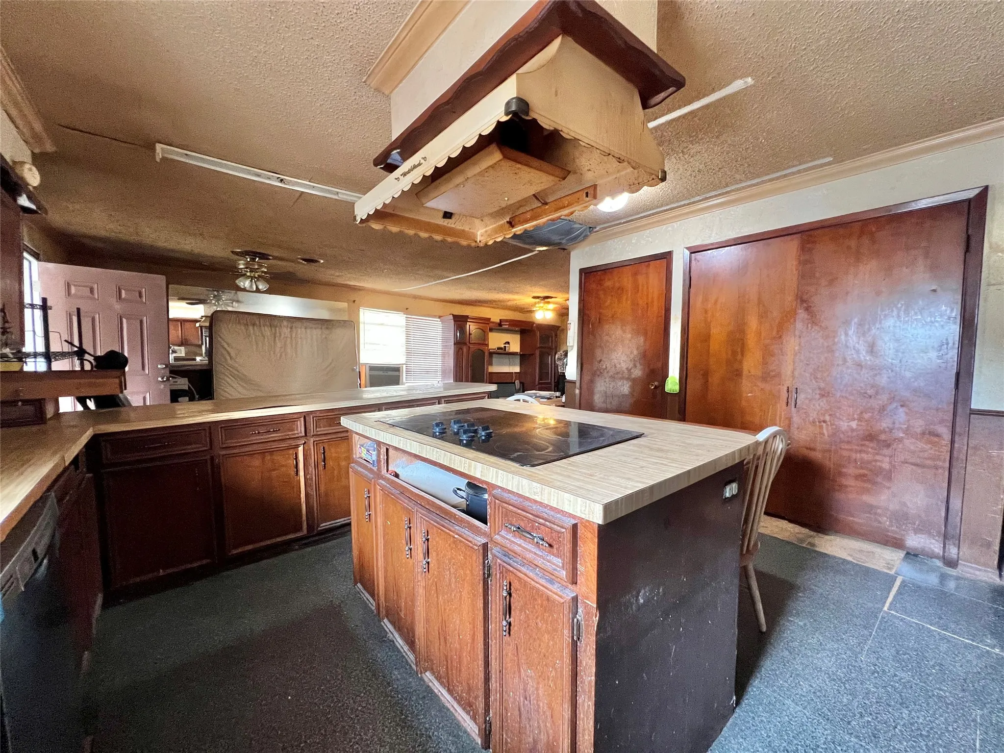 Single Family Residence For Sale in Rains County , 130 Calhoun Cove, East Tawakoni, Texas 75472, 3 Bedroom, 1 Bathroom, 2 Garage spaces, 1,515 Sqft, built in 1960, mls#21349642, Real Estate Agent in East Tawakoni, Homes For Sale in Rains county, Homes For Sale in East Tawakoni, Realtor in East Tawakoni Texas, Real Estate Brokerage Independent Realty Texas, Luminita Cordes Realtor