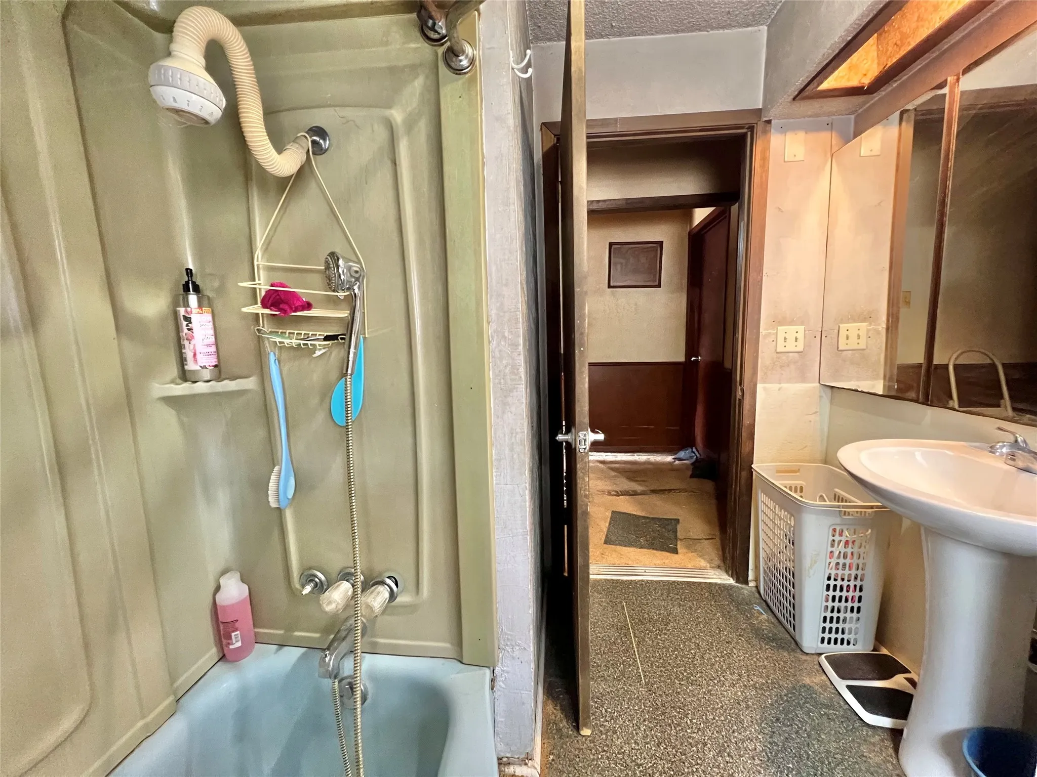 Single Family Residence For Sale in Rains County , 130 Calhoun Cove, East Tawakoni, Texas 75472, 3 Bedroom, 1 Bathroom, 2 Garage spaces, 1,515 Sqft, built in 1960, mls#21349642, Real Estate Agent in East Tawakoni, Homes For Sale in Rains county, Homes For Sale in East Tawakoni, Realtor in East Tawakoni Texas, Real Estate Brokerage Independent Realty Texas, Luminita Cordes Realtor