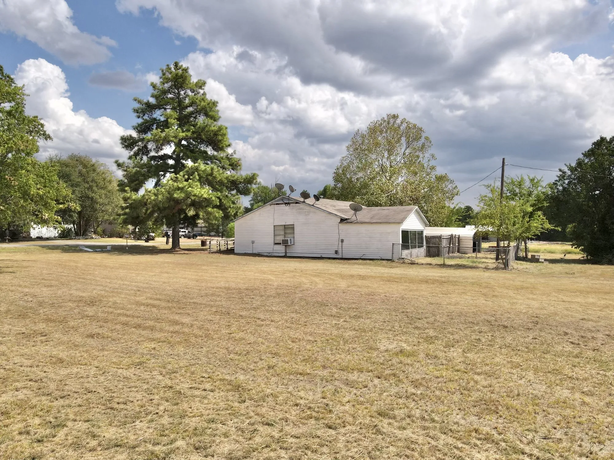 Single Family Residence For Sale in Rains County , 130 Calhoun Cove, East Tawakoni, Texas 75472, 3 Bedroom, 1 Bathroom, 2 Garage spaces, 1,515 Sqft, built in 1960, mls#21349642, Real Estate Agent in East Tawakoni, Homes For Sale in Rains county, Homes For Sale in East Tawakoni, Realtor in East Tawakoni Texas, Real Estate Brokerage Independent Realty Texas, Luminita Cordes Realtor
