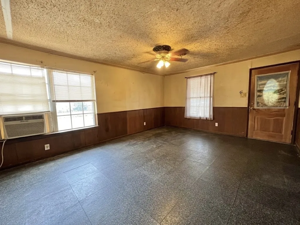 Single Family Residence For Sale in Rains County , 130 Calhoun Cove, East Tawakoni, Texas 75472, 3 Bedroom, 1 Bathroom, 2 Garage spaces, 1,515 Sqft, built in 1960, mls#21349642, Real Estate Agent in East Tawakoni, Homes For Sale in Rains county, Homes For Sale in East Tawakoni, Realtor in East Tawakoni Texas, Real Estate Brokerage Independent Realty Texas, Luminita Cordes Realtor