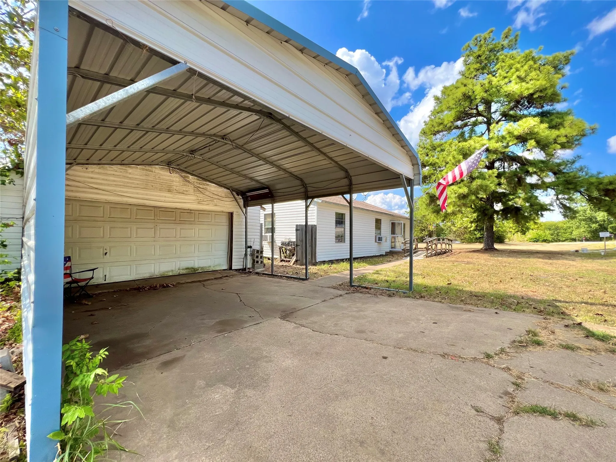 Single Family Residence For Sale in Rains County , 130 Calhoun Cove, East Tawakoni, Texas 75472, 3 Bedroom, 1 Bathroom, 2 Garage spaces, 1,515 Sqft, built in 1960, mls#21349642, Real Estate Agent in East Tawakoni, Homes For Sale in Rains county, Homes For Sale in East Tawakoni, Realtor in East Tawakoni Texas, Real Estate Brokerage Independent Realty Texas, Luminita Cordes Realtor