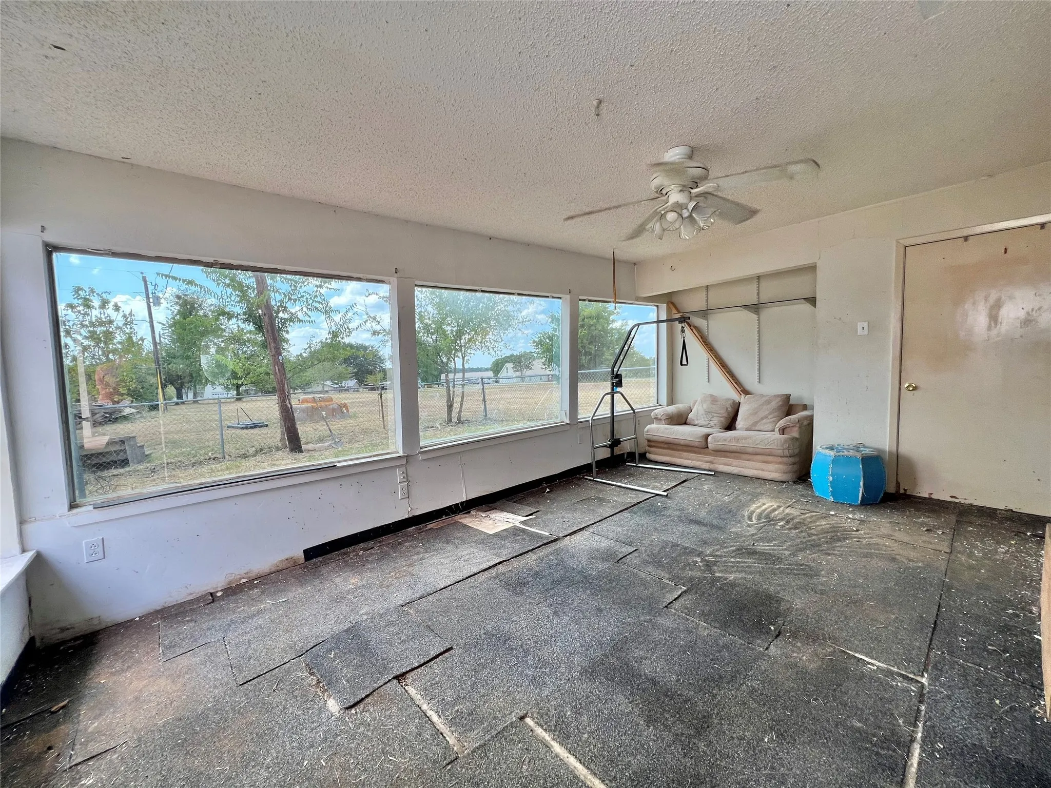Single Family Residence For Sale in Rains County , 130 Calhoun Cove, East Tawakoni, Texas 75472, 3 Bedroom, 1 Bathroom, 2 Garage spaces, 1,515 Sqft, built in 1960, mls#21349642, Real Estate Agent in East Tawakoni, Homes For Sale in Rains county, Homes For Sale in East Tawakoni, Realtor in East Tawakoni Texas, Real Estate Brokerage Independent Realty Texas, Luminita Cordes Realtor
