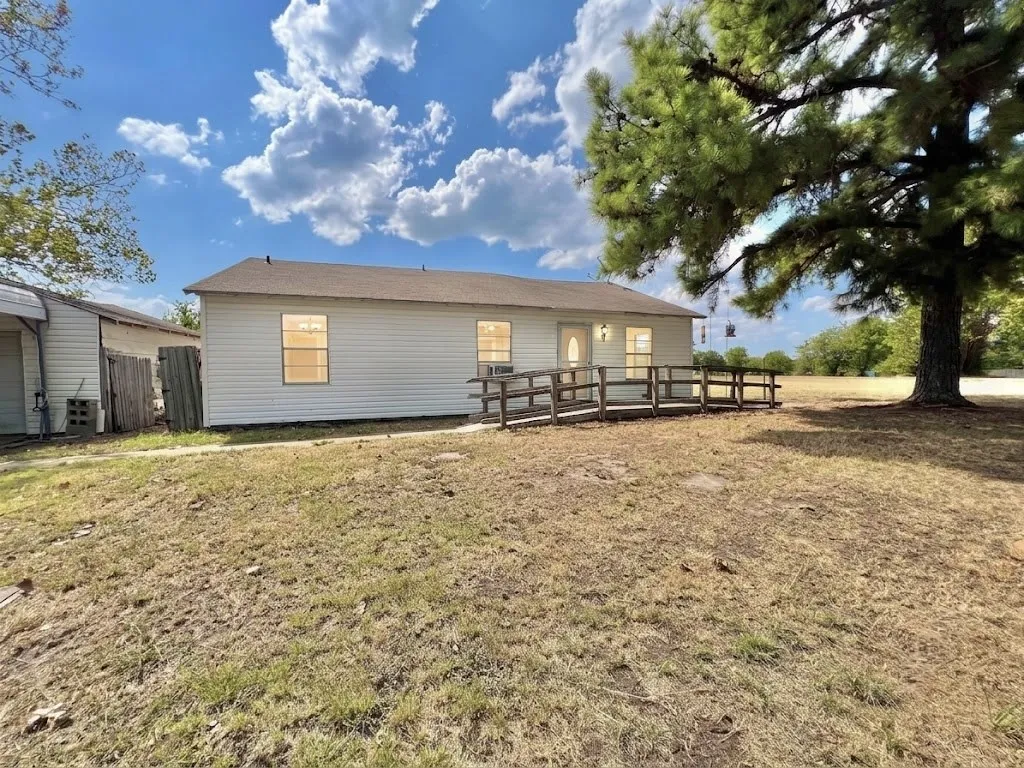 Single Family Residence For Sale in Rains County , 130 Calhoun Cove, East Tawakoni, Texas 75472, 3 Bedroom, 1 Bathroom, 2 Garage spaces, 1,515 Sqft, built in 1960, mls#21349642, Real Estate Agent in East Tawakoni, Homes For Sale in Rains county, Homes For Sale in East Tawakoni, Realtor in East Tawakoni Texas, Real Estate Brokerage Independent Realty Texas, Luminita Cordes Realtor
