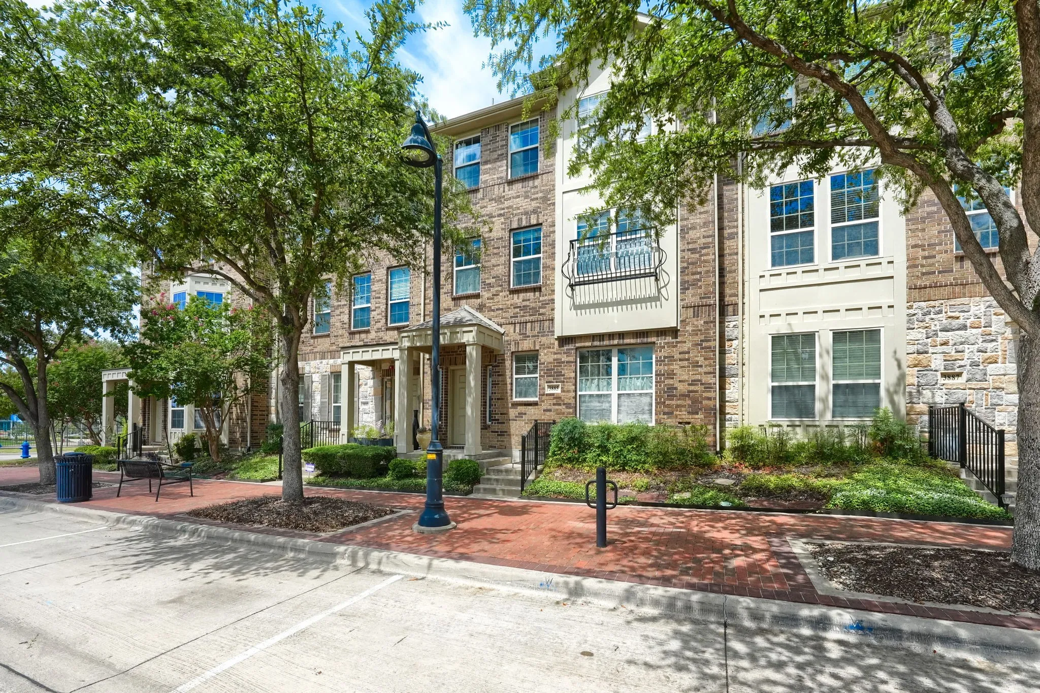 Townhouse For Sale in Dallas County , 3885 Asbury Lane, Addison, Texas 75001, 3 Bedrooms, 4 Bathrooms, 2 Garage spaces, 2,467 Sqft, built in 2009, Price $465,000, mls#21349594, Real Estate Agent in Addison, Homes For Sale in Dallas county, Homes For Sale in Addison, Realtor in Addison Texas, Real Estate Brokerage Independent Realty Texas, Luminita Cordes Realtor