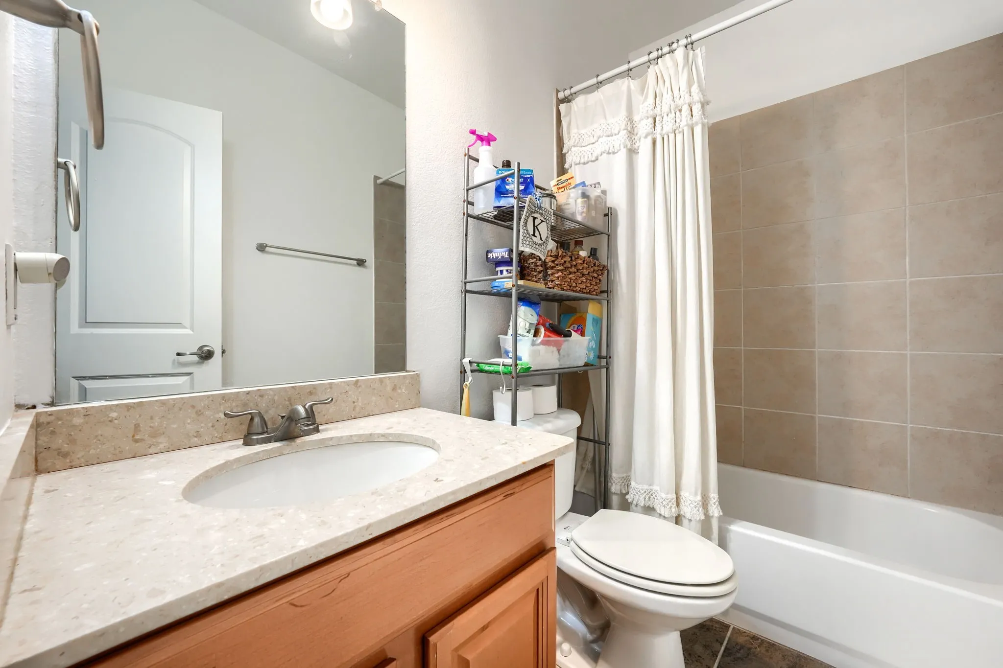 Townhouse For Sale in Dallas County , 3885 Asbury Lane, Addison, Texas 75001, 3 Bedrooms, 4 Bathrooms, 2 Garage spaces, 2,467 Sqft, built in 2009, Price $465,000, mls#21349594, Real Estate Agent in Addison, Homes For Sale in Dallas county, Homes For Sale in Addison, Realtor in Addison Texas, Real Estate Brokerage Independent Realty Texas, Luminita Cordes Realtor