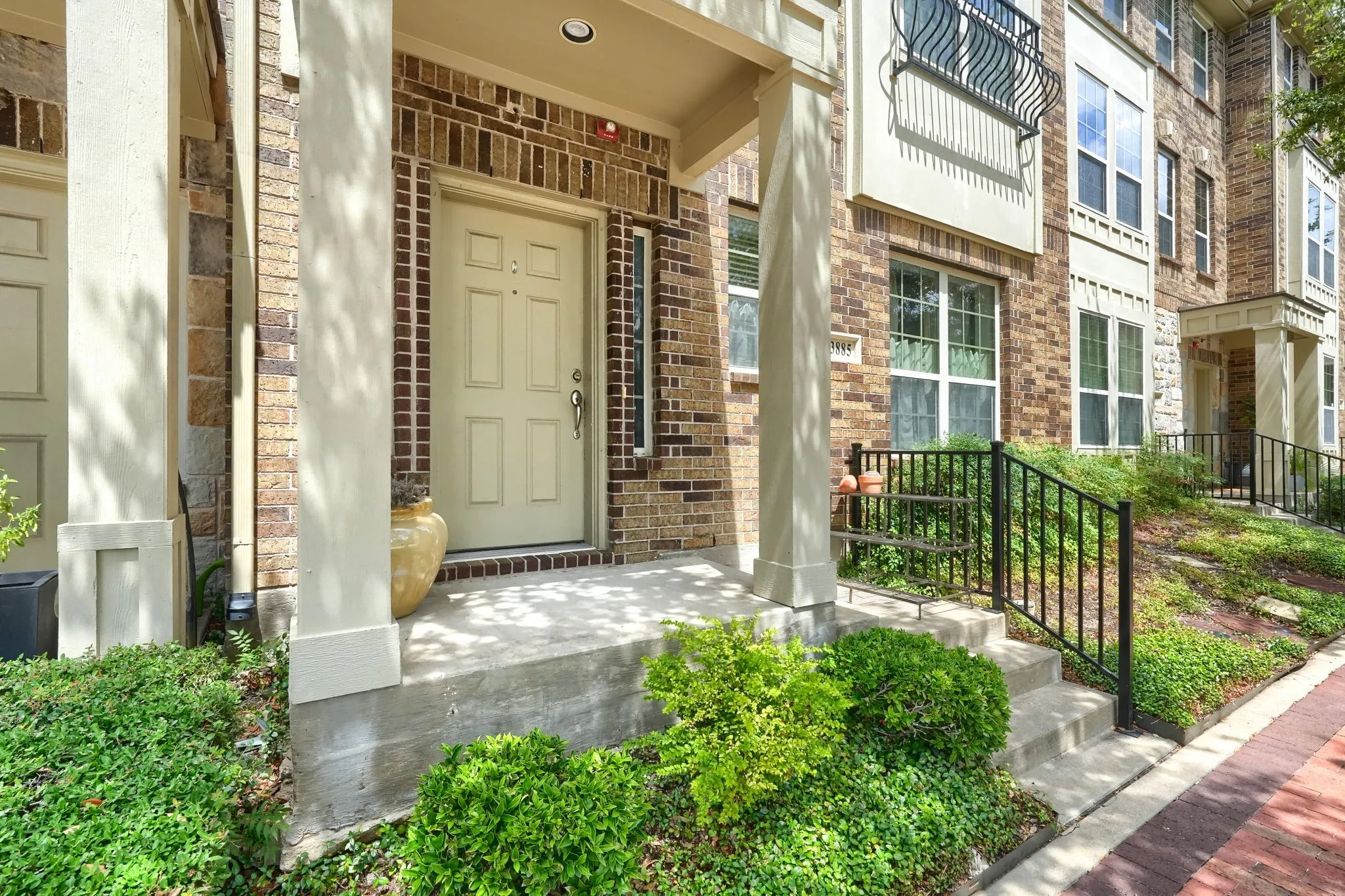 Townhouse For Sale in Dallas County , 3885 Asbury Lane, Addison, Texas 75001, 3 Bedrooms, 4 Bathrooms, 2 Garage spaces, 2,467 Sqft, built in 2009, Price $465,000, mls#21349594, Real Estate Agent in Addison, Homes For Sale in Dallas county, Homes For Sale in Addison, Realtor in Addison Texas, Real Estate Brokerage Independent Realty Texas, Luminita Cordes Realtor